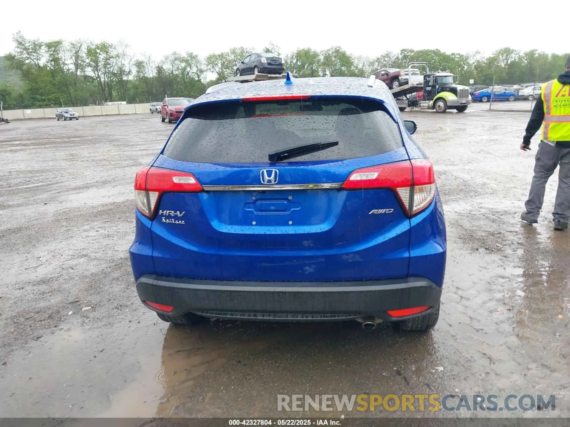 17 Photograph of a damaged car 3CZRU6H53KM709725 HONDA HR-V 2019