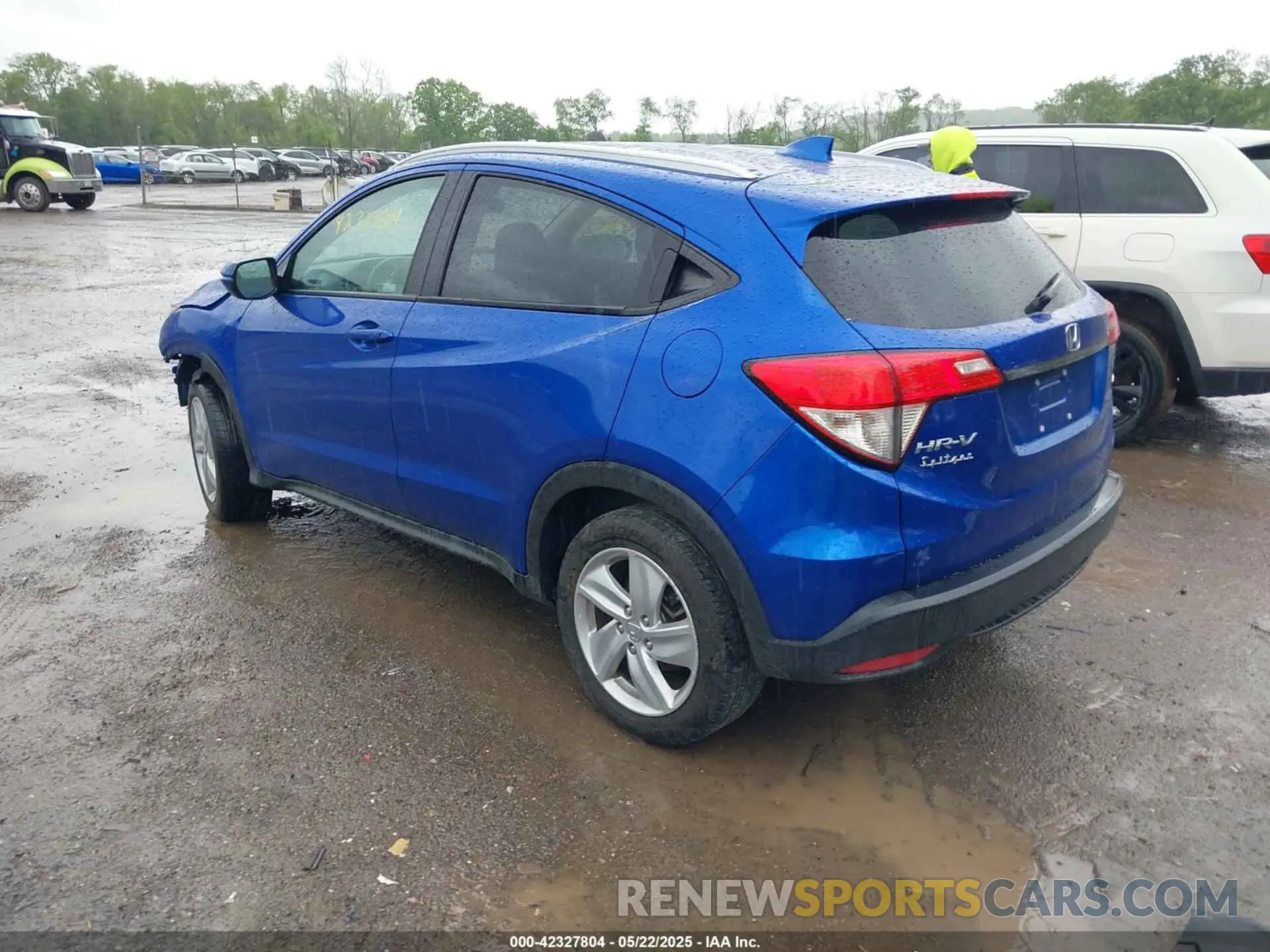 3 Photograph of a damaged car 3CZRU6H53KM709725 HONDA HR-V 2019