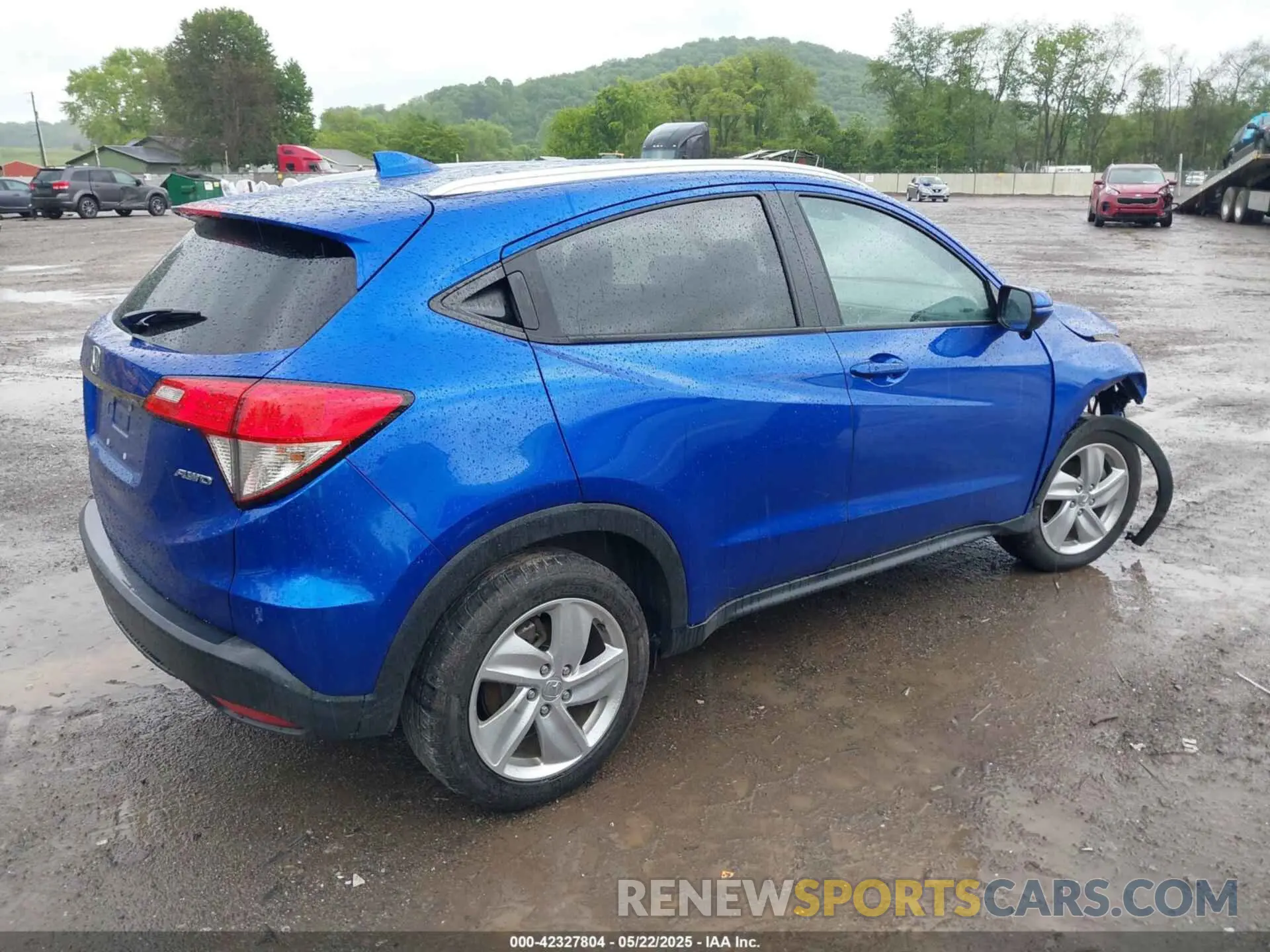 4 Photograph of a damaged car 3CZRU6H53KM709725 HONDA HR-V 2019