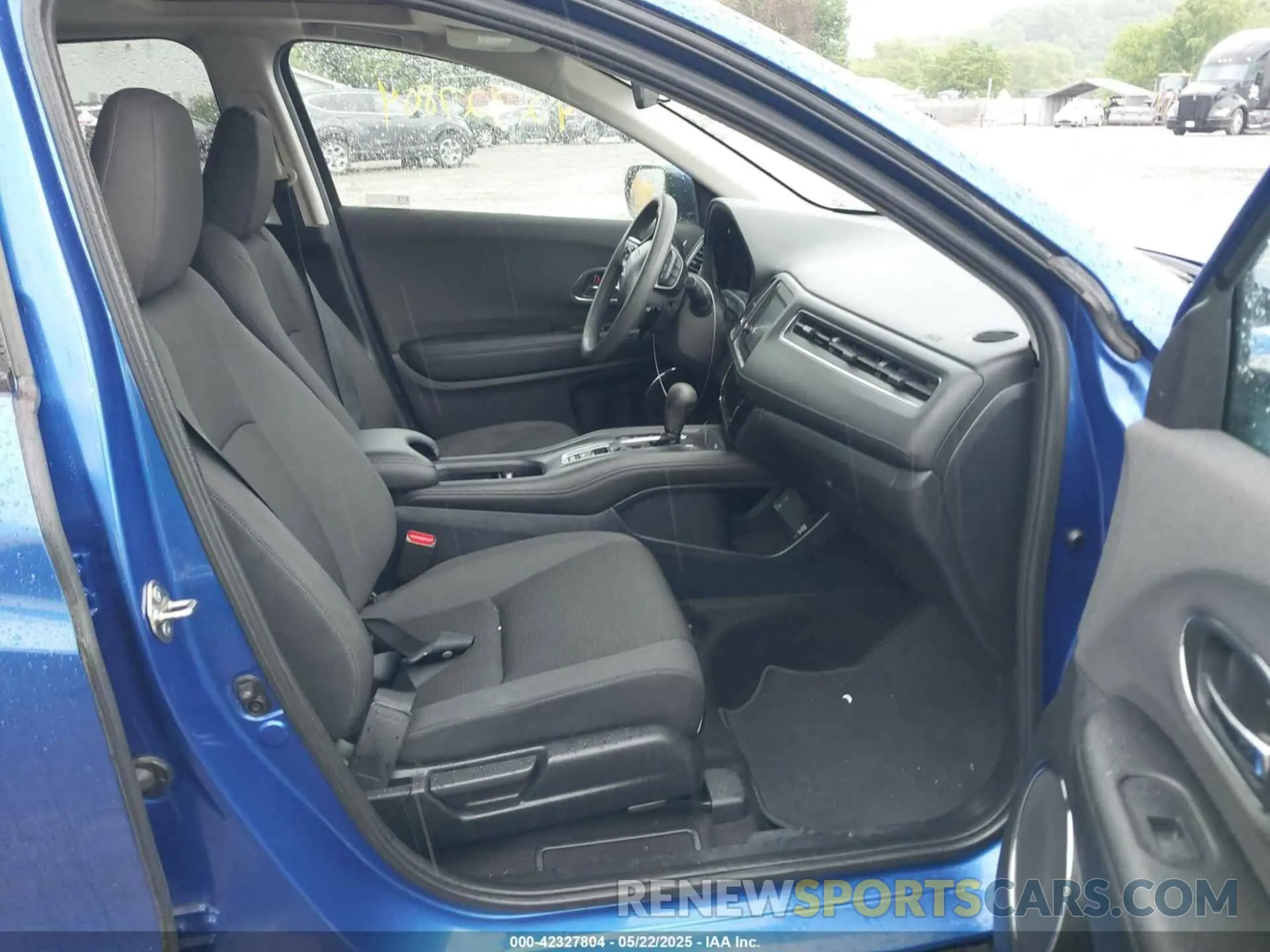 5 Photograph of a damaged car 3CZRU6H53KM709725 HONDA HR-V 2019