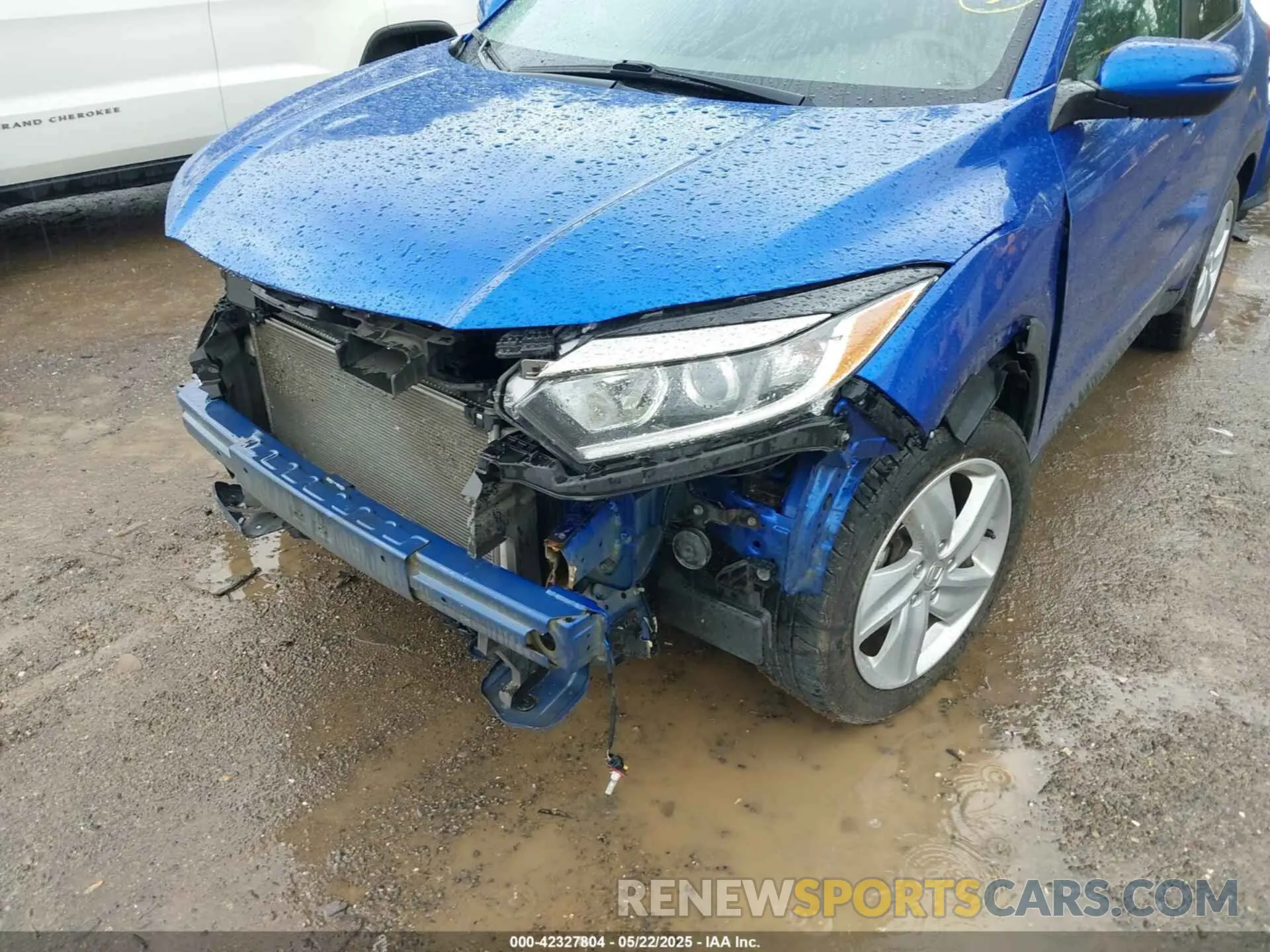 6 Photograph of a damaged car 3CZRU6H53KM709725 HONDA HR-V 2019