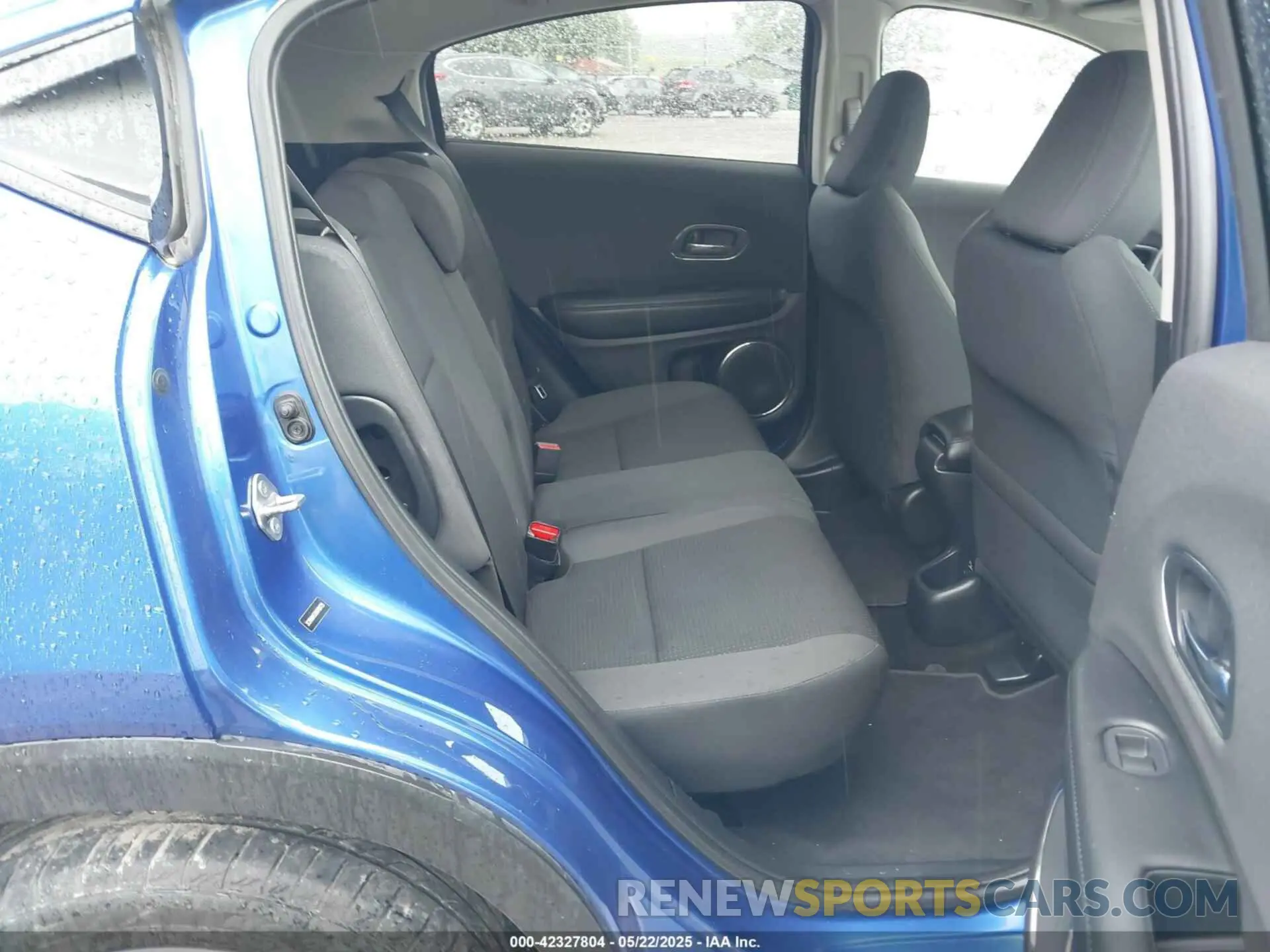 8 Photograph of a damaged car 3CZRU6H53KM709725 HONDA HR-V 2019