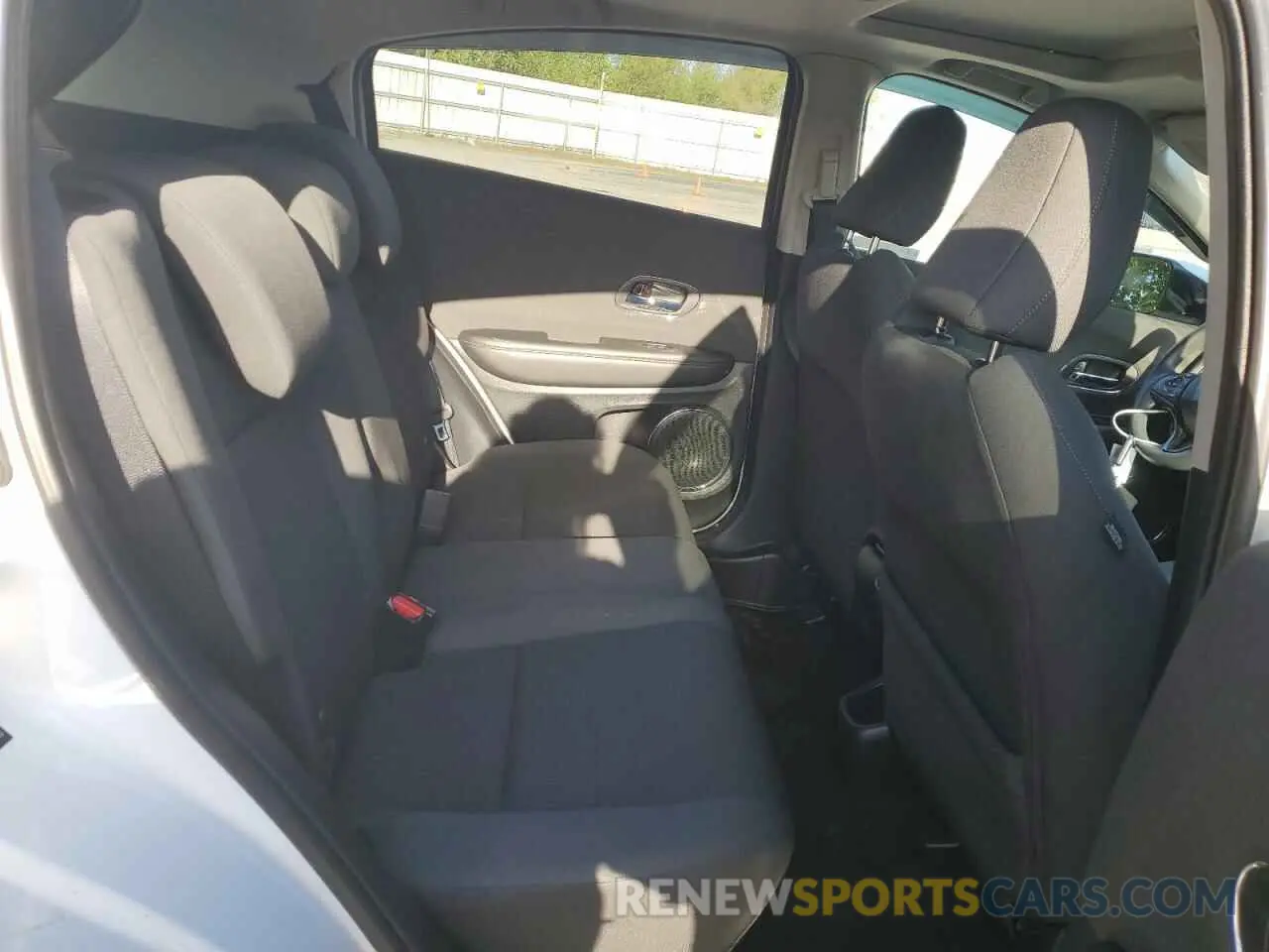 11 Photograph of a damaged car 3CZRU6H53KM724645 HONDA HR-V 2019
