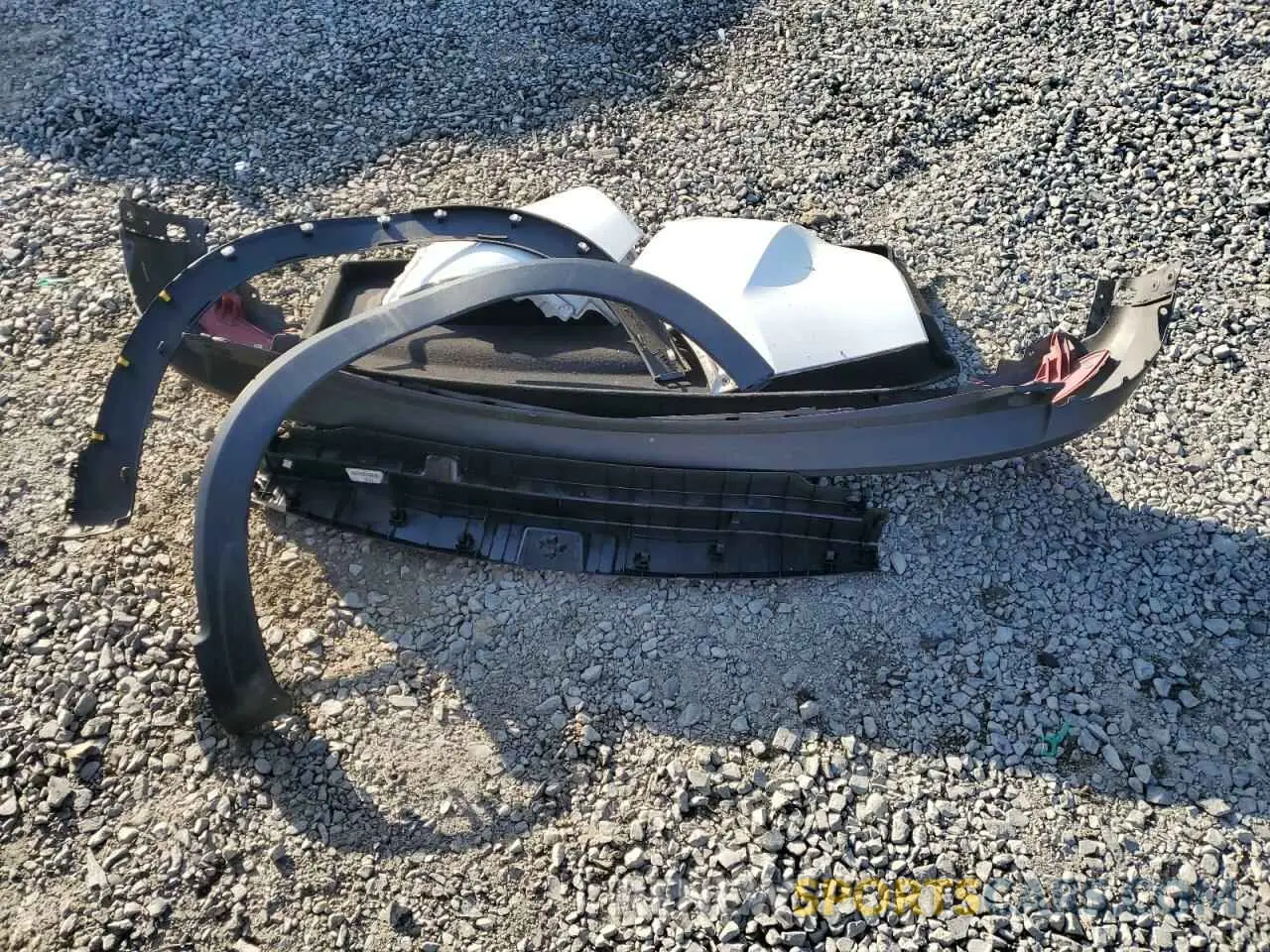 13 Photograph of a damaged car 3CZRU6H53KM724645 HONDA HR-V 2019