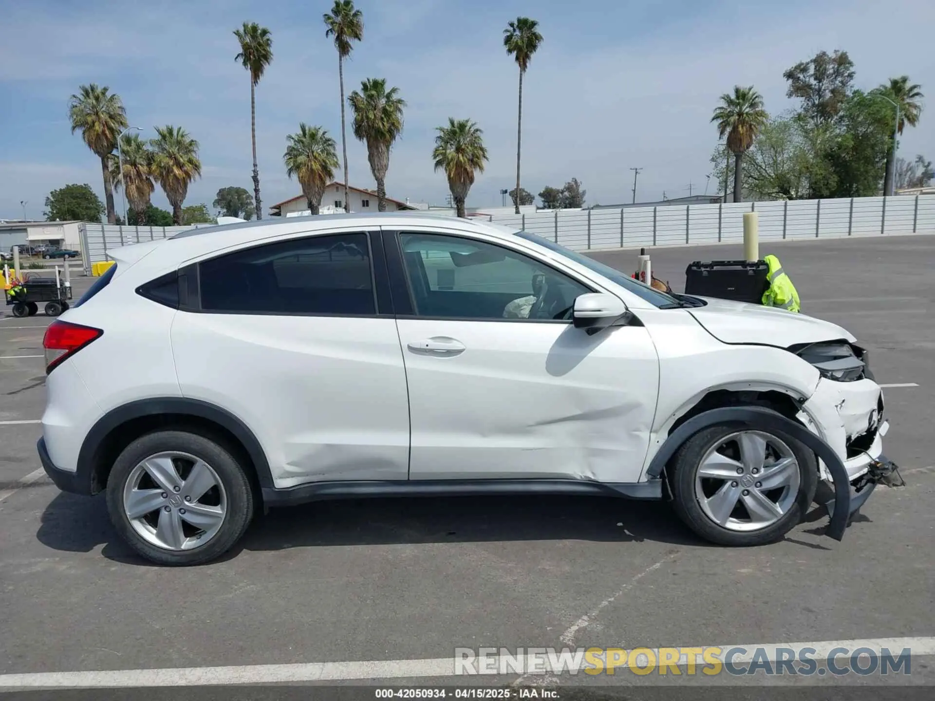 13 Photograph of a damaged car 3CZRU6H53KM730378 HONDA HR-V 2019