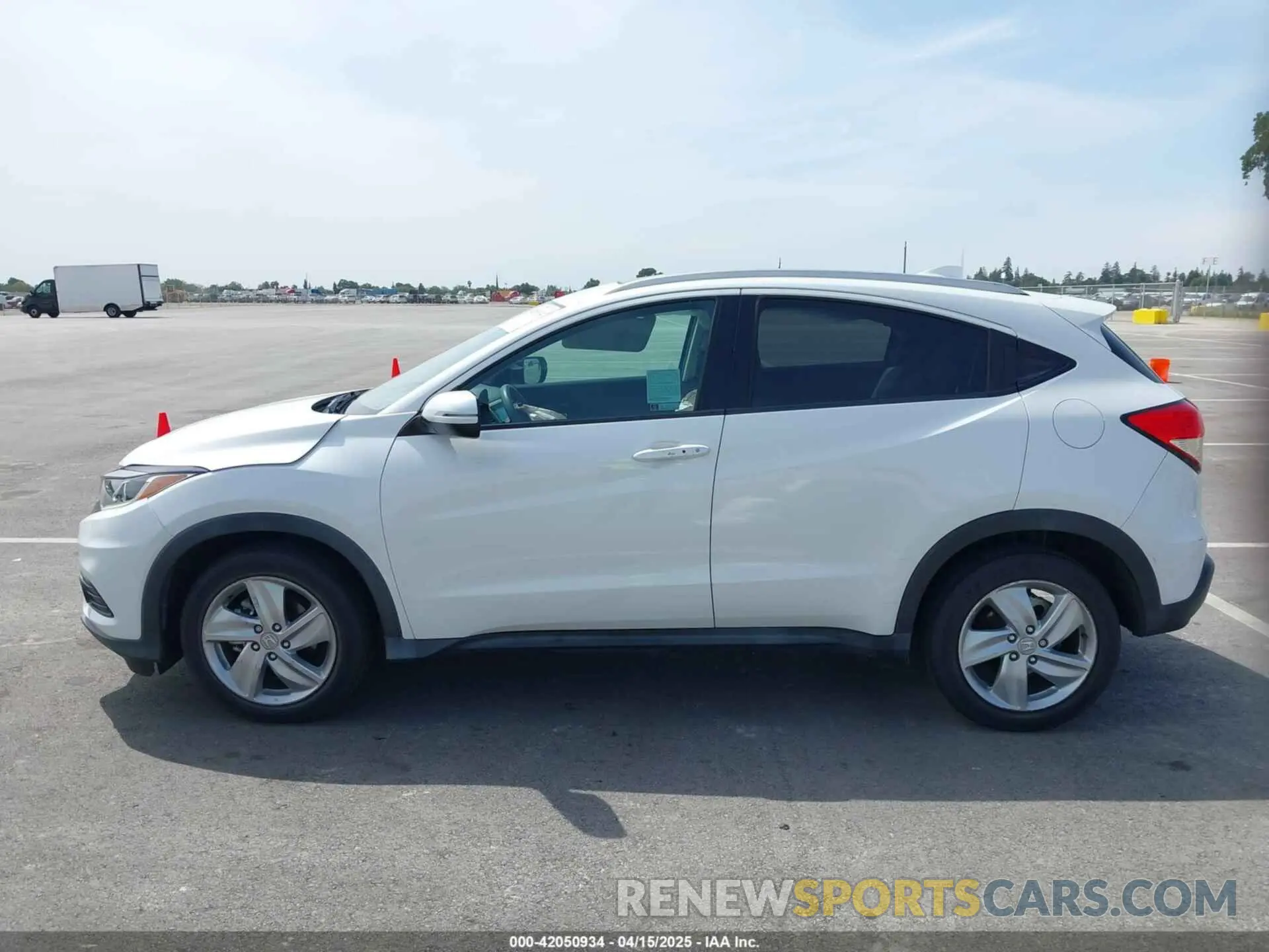 14 Photograph of a damaged car 3CZRU6H53KM730378 HONDA HR-V 2019