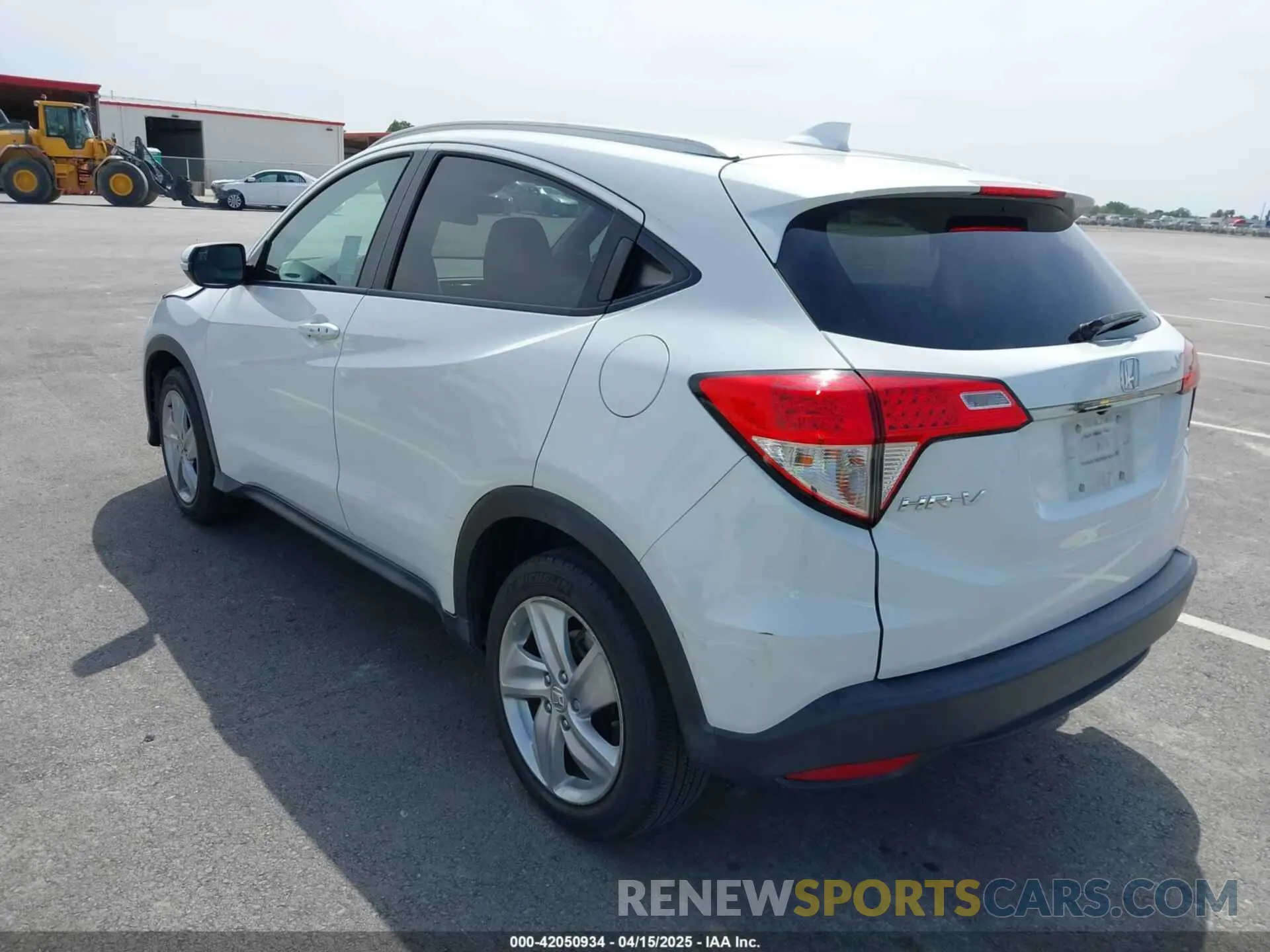 3 Photograph of a damaged car 3CZRU6H53KM730378 HONDA HR-V 2019