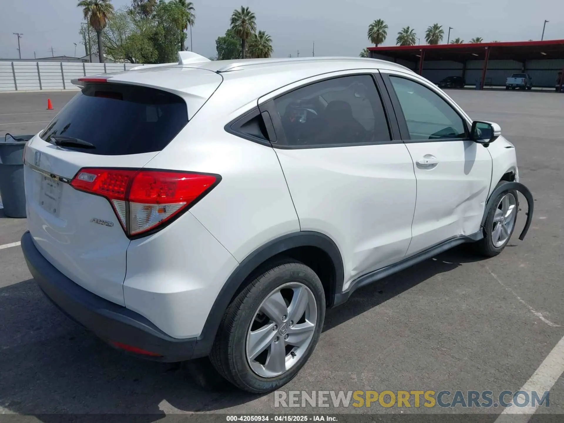 4 Photograph of a damaged car 3CZRU6H53KM730378 HONDA HR-V 2019