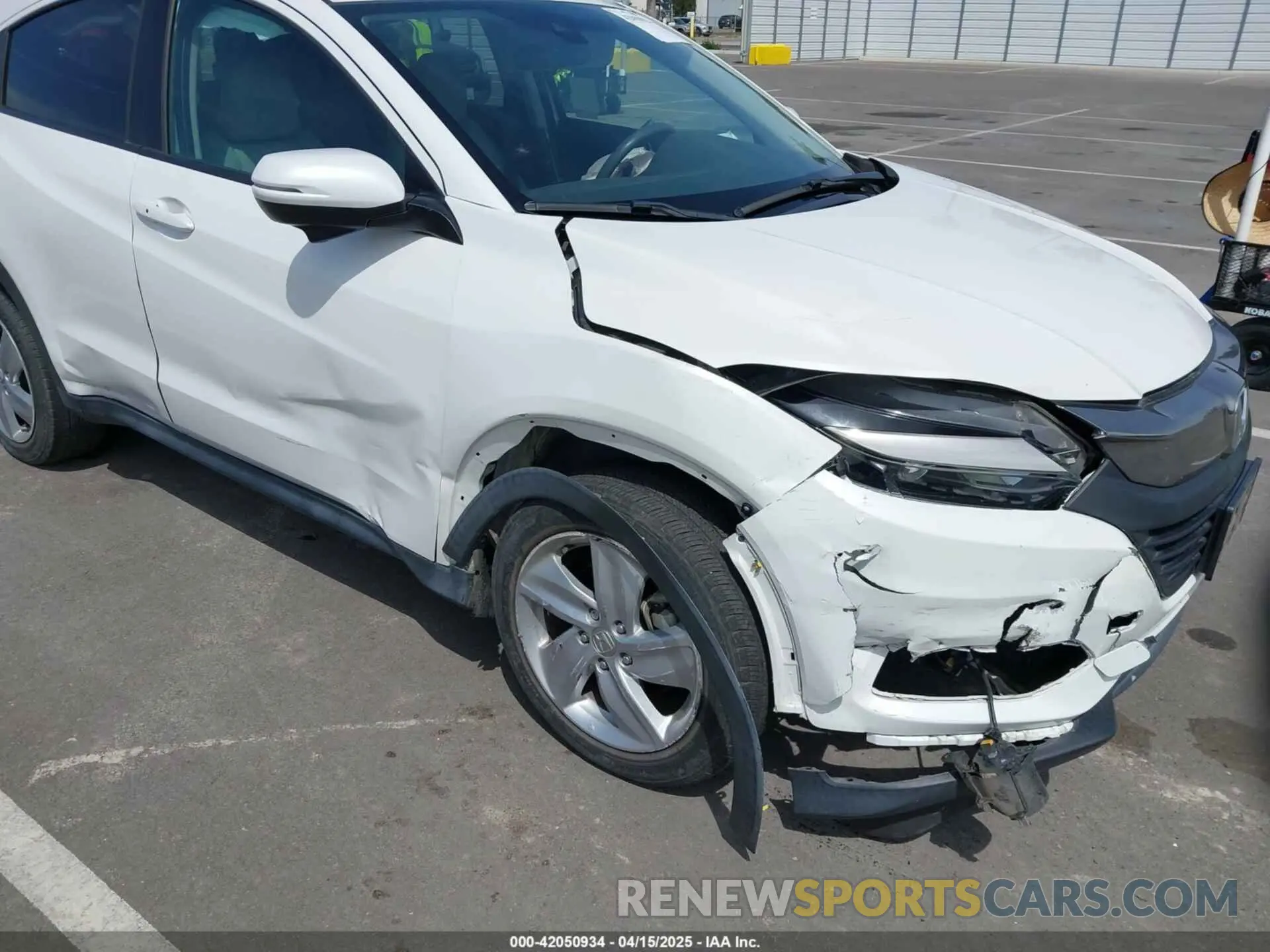 6 Photograph of a damaged car 3CZRU6H53KM730378 HONDA HR-V 2019
