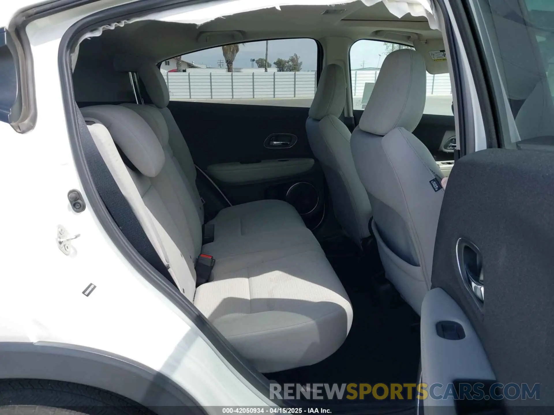 8 Photograph of a damaged car 3CZRU6H53KM730378 HONDA HR-V 2019