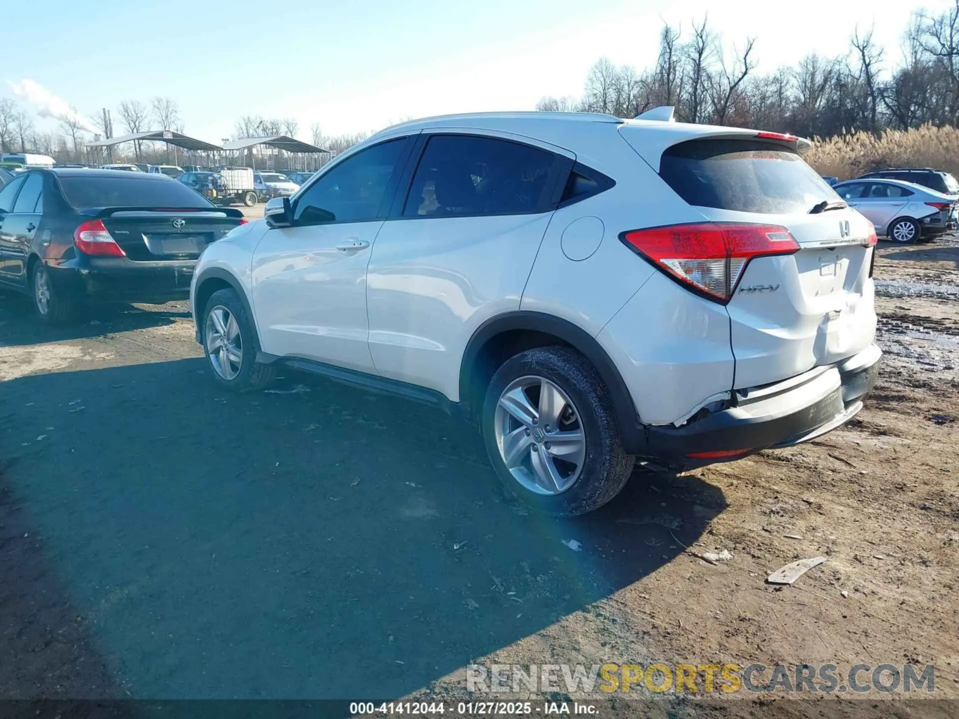 3 Photograph of a damaged car 3CZRU6H53KM732423 HONDA HR-V 2019