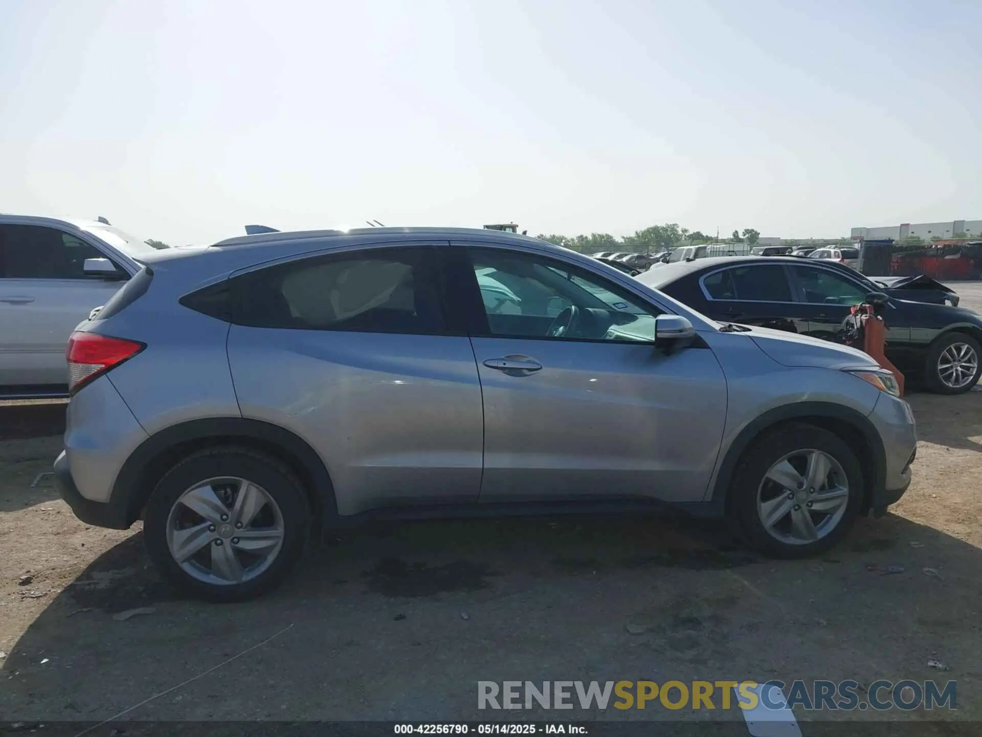 13 Photograph of a damaged car 3CZRU6H53KM733846 HONDA HR-V 2019
