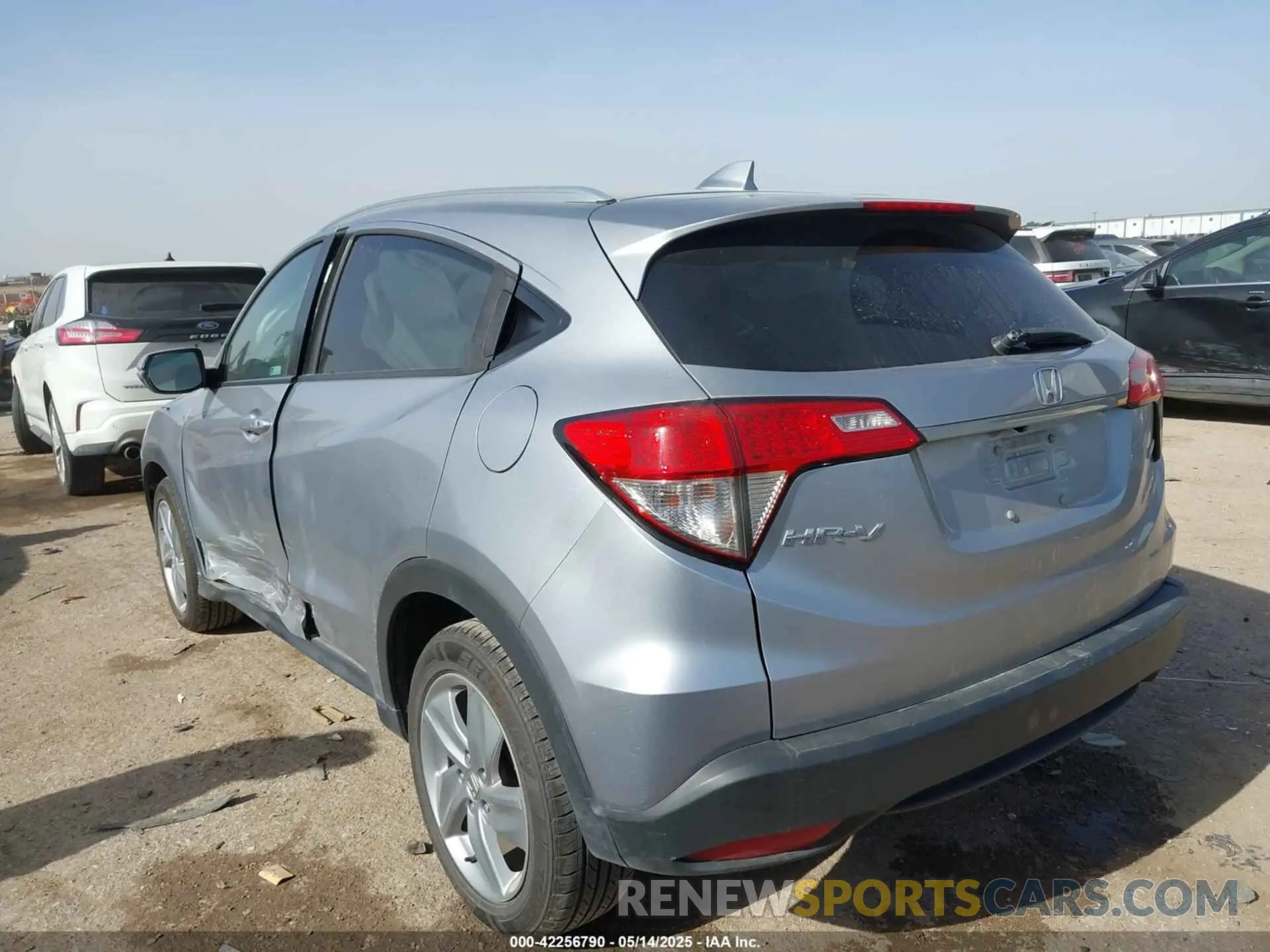 3 Photograph of a damaged car 3CZRU6H53KM733846 HONDA HR-V 2019