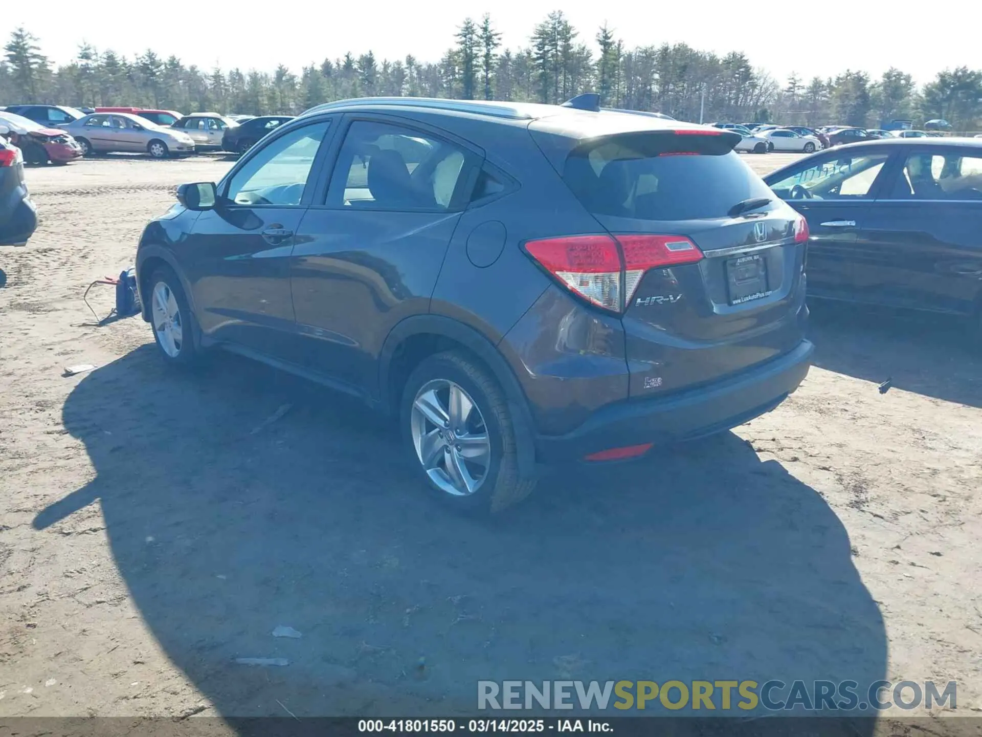 3 Photograph of a damaged car 3CZRU6H53KM736438 HONDA HR-V 2019