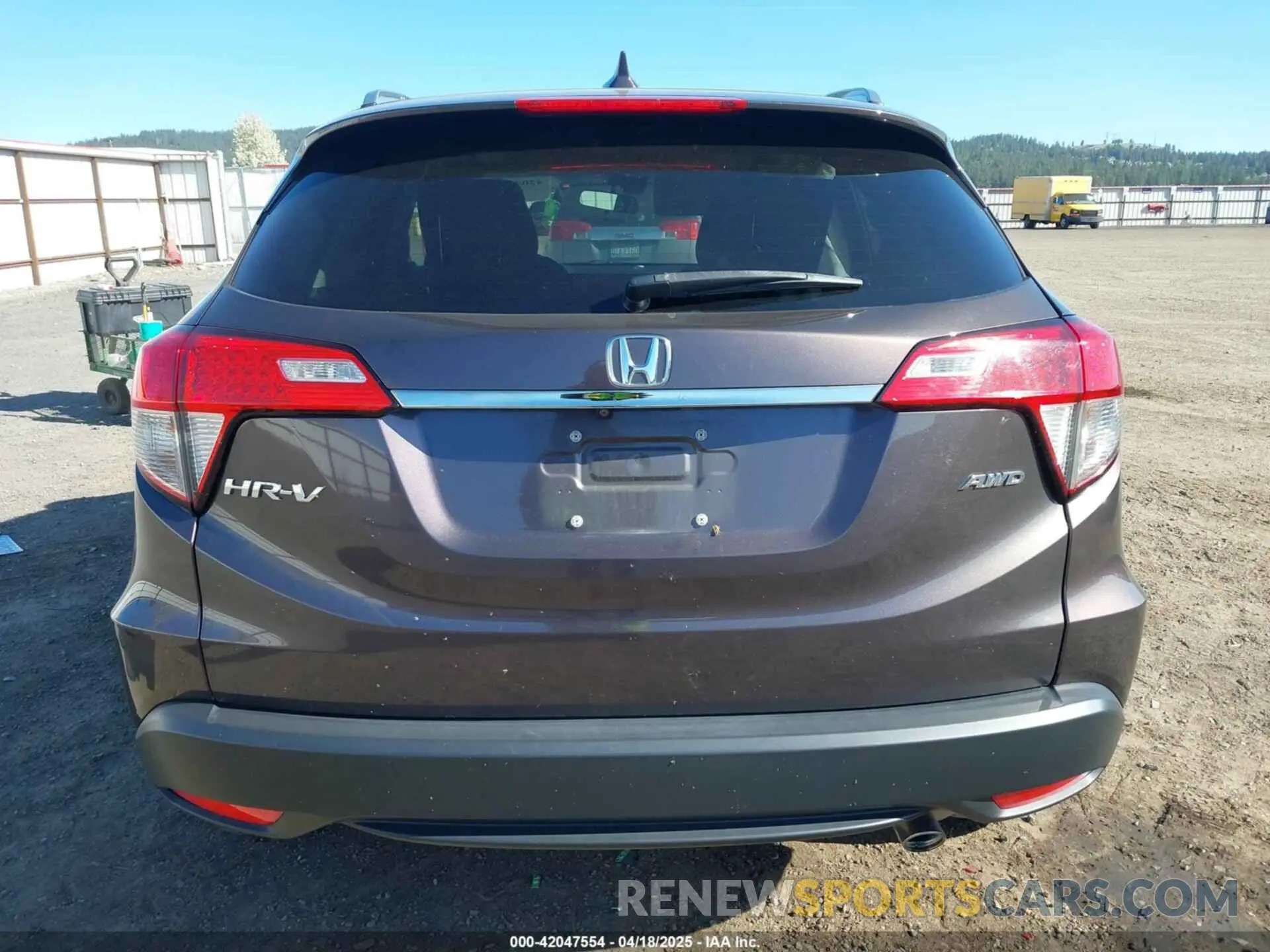 16 Photograph of a damaged car 3CZRU6H53KM740327 HONDA HR-V 2019