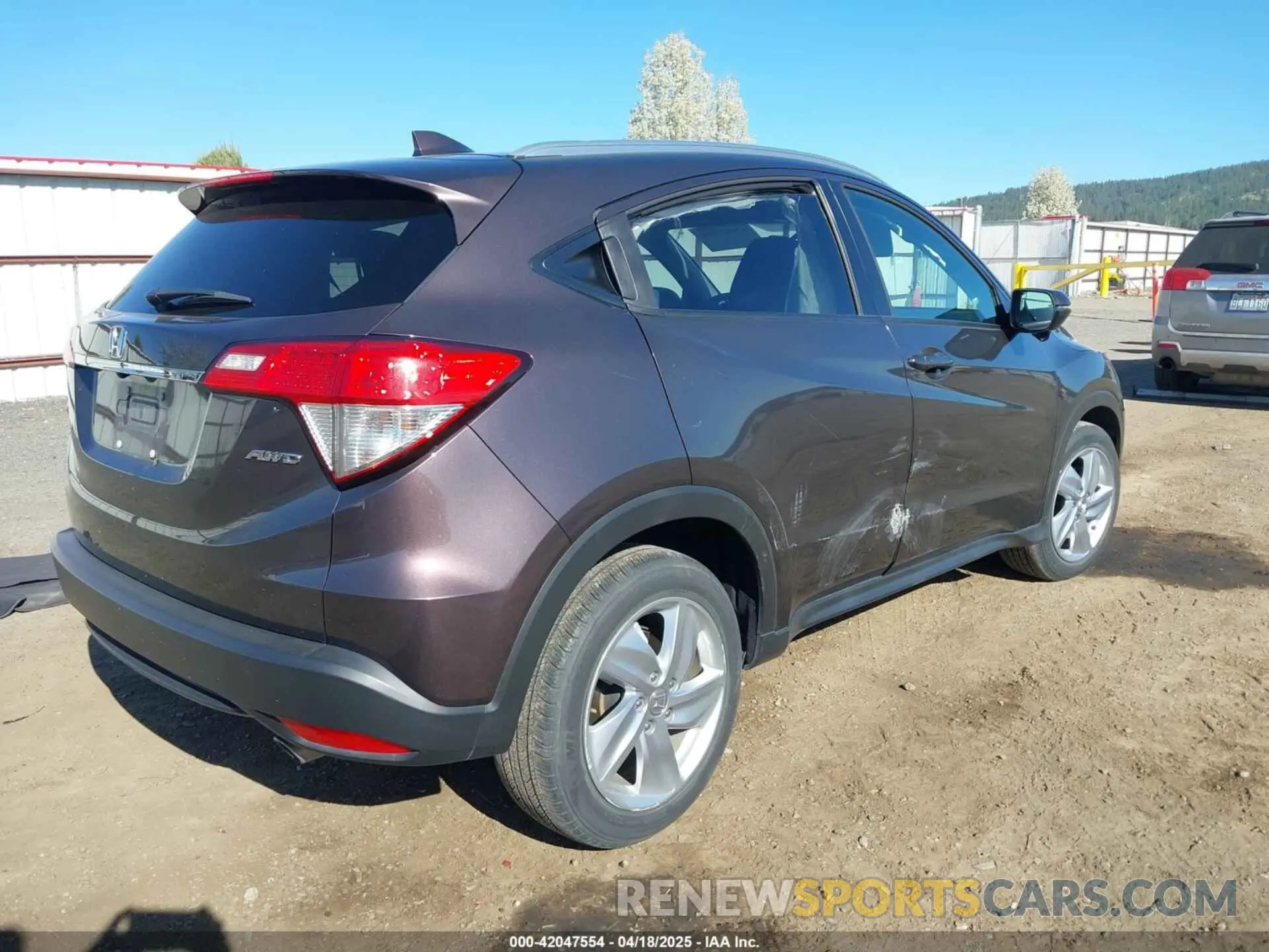 4 Photograph of a damaged car 3CZRU6H53KM740327 HONDA HR-V 2019