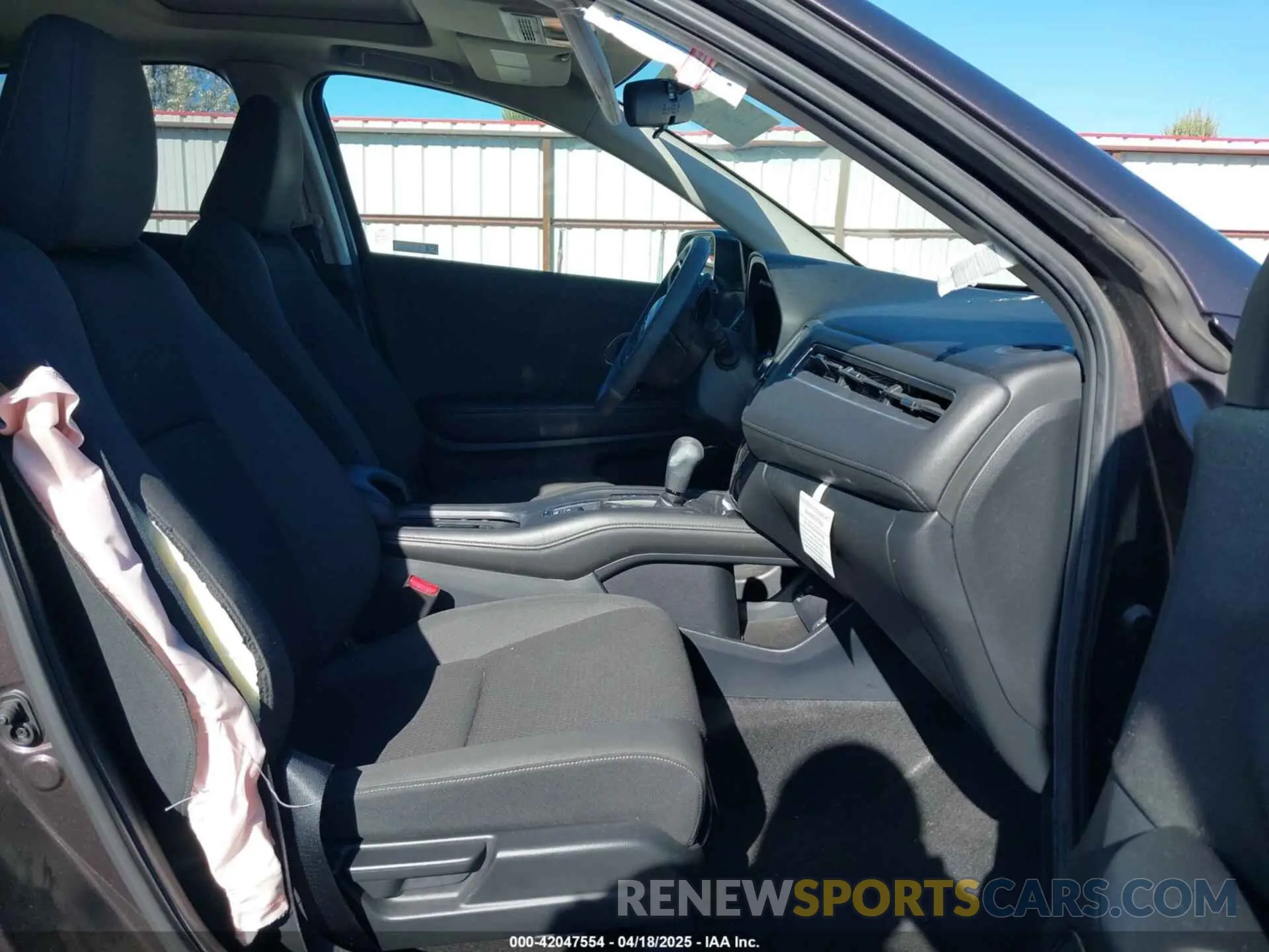 5 Photograph of a damaged car 3CZRU6H53KM740327 HONDA HR-V 2019