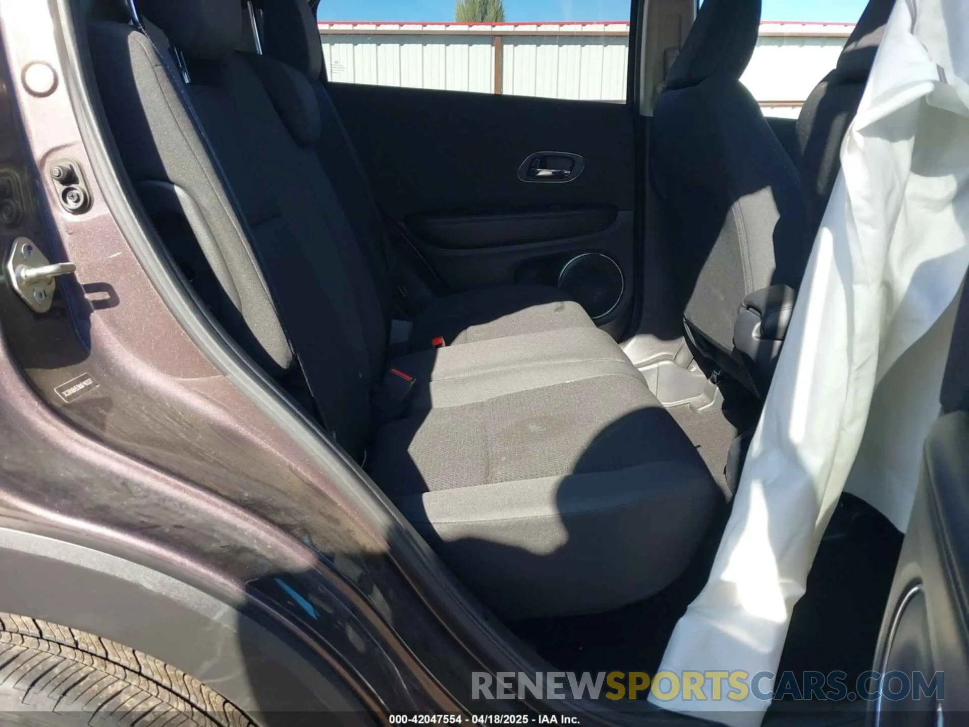 8 Photograph of a damaged car 3CZRU6H53KM740327 HONDA HR-V 2019
