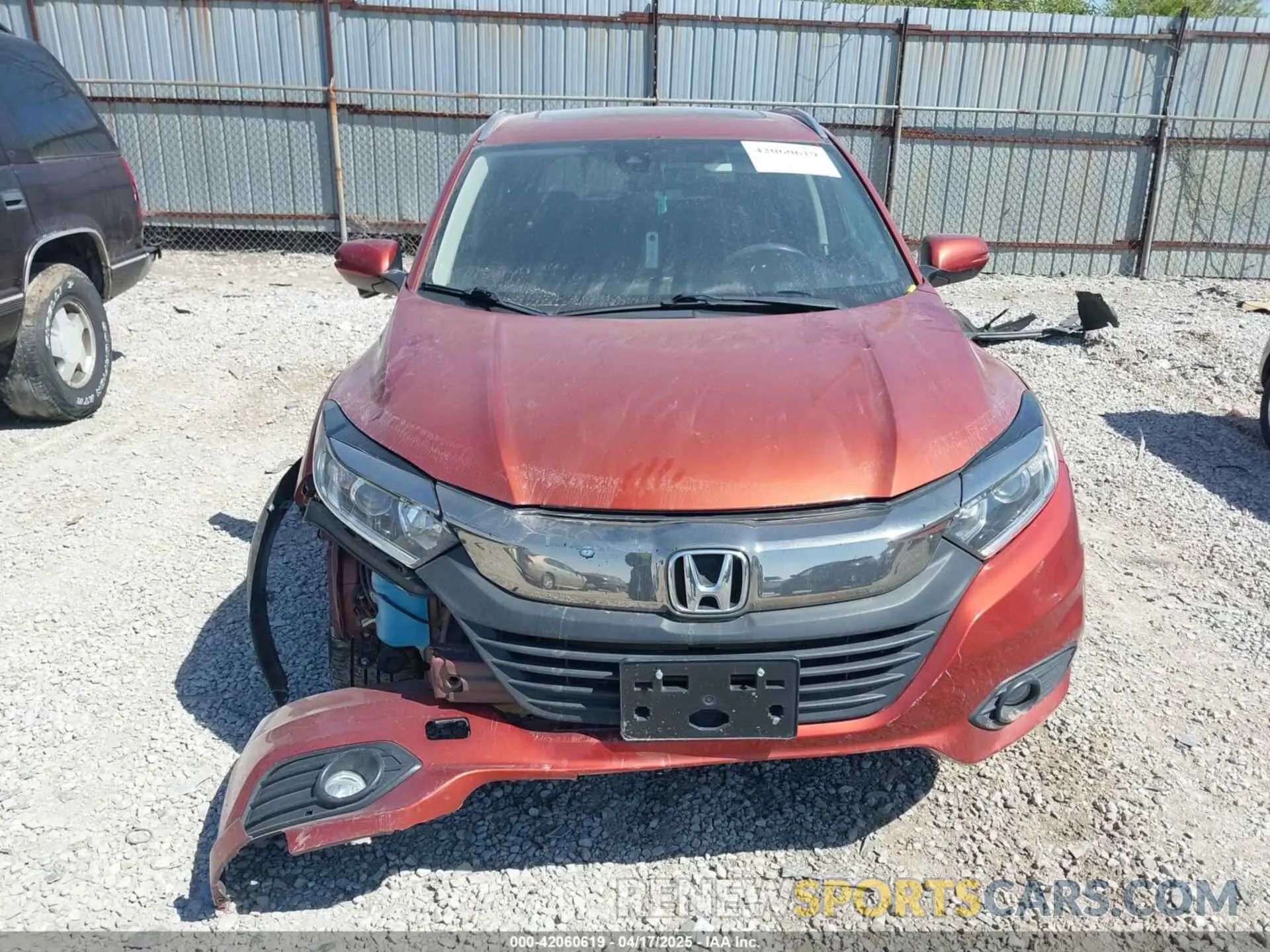 12 Photograph of a damaged car 3CZRU6H54KM702962 HONDA HR-V 2019
