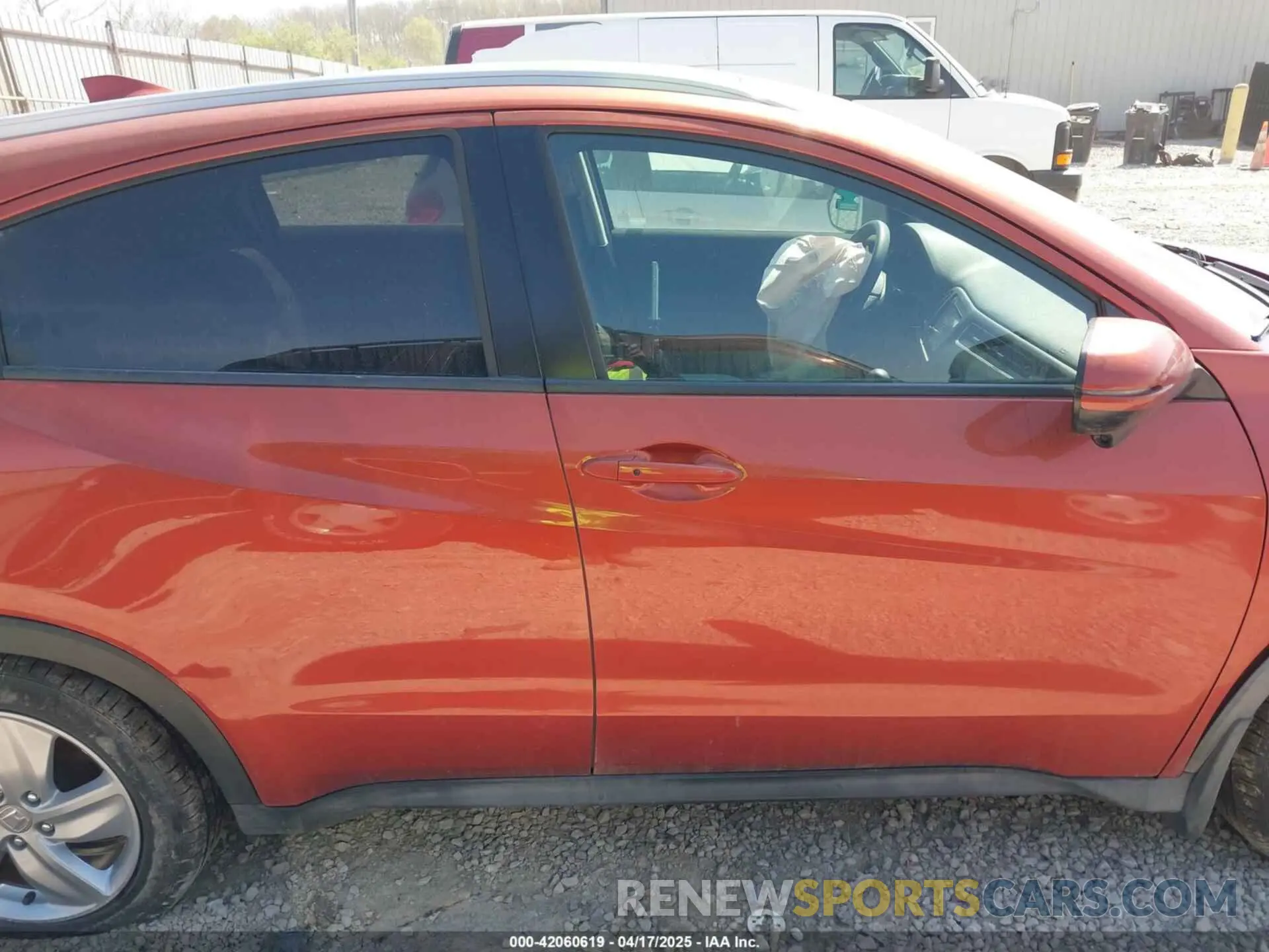 13 Photograph of a damaged car 3CZRU6H54KM702962 HONDA HR-V 2019