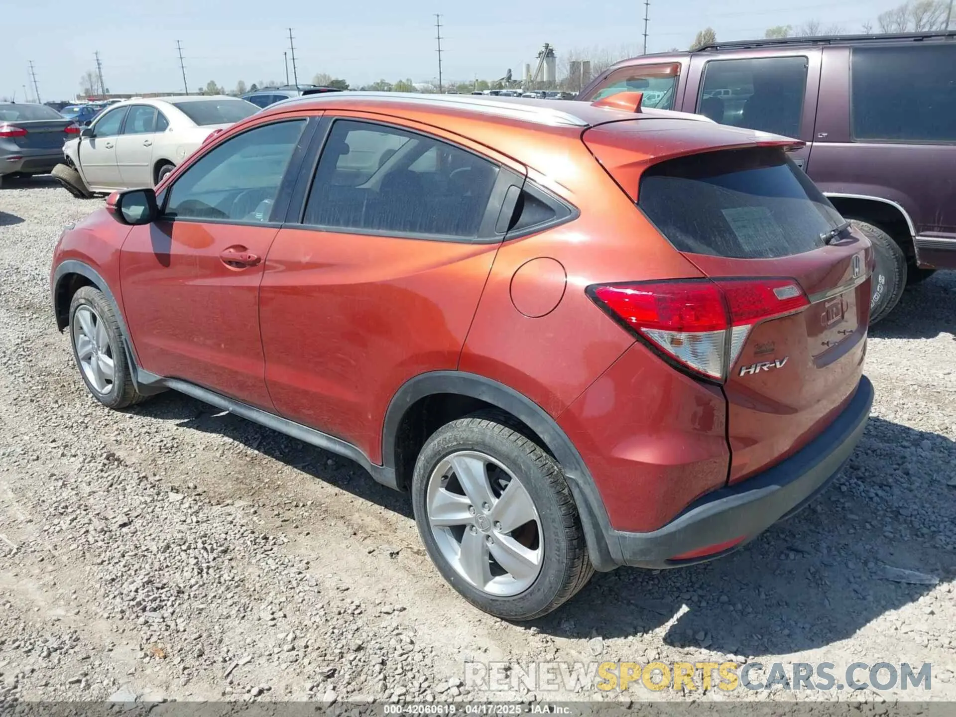 3 Photograph of a damaged car 3CZRU6H54KM702962 HONDA HR-V 2019
