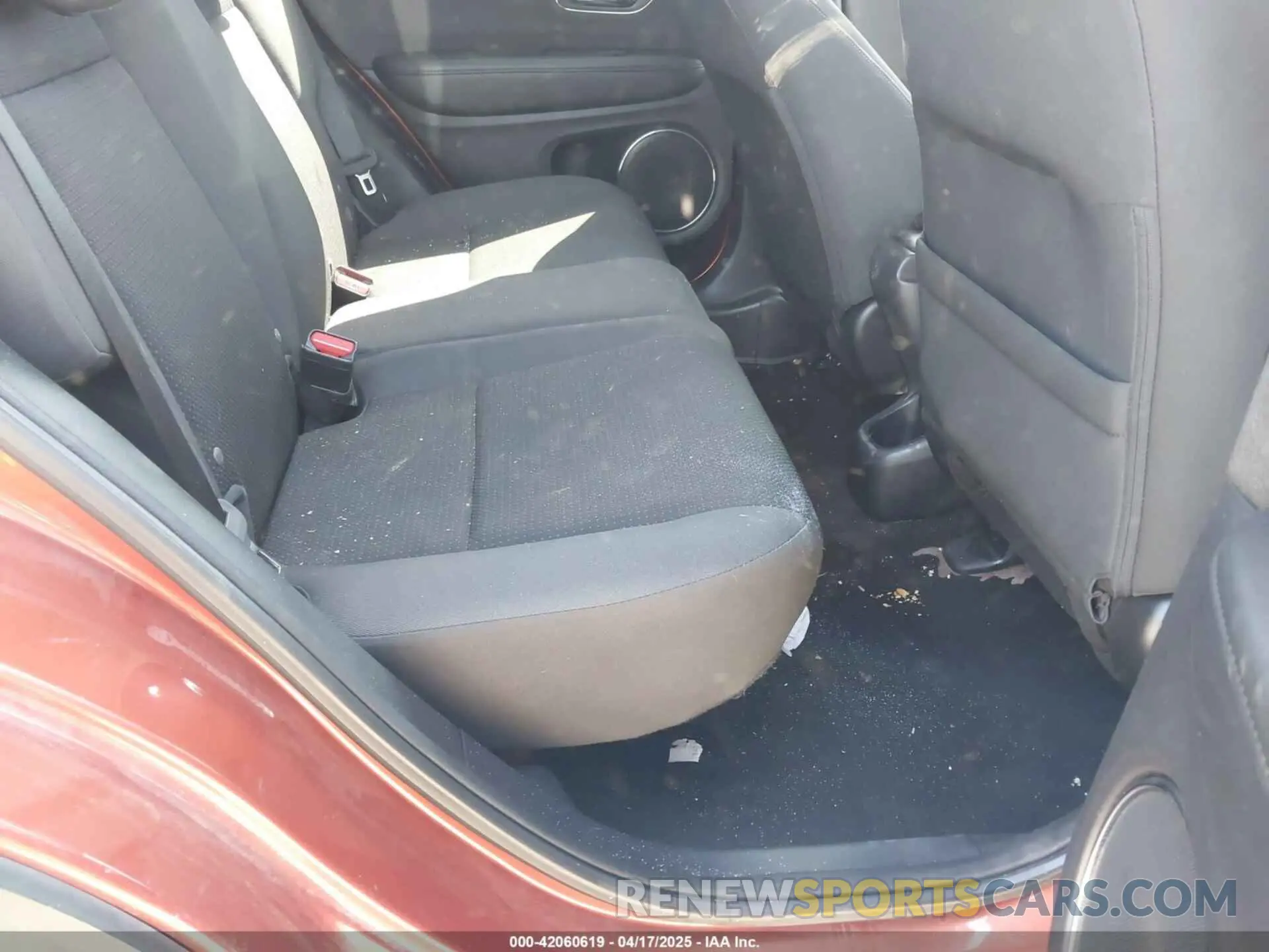 8 Photograph of a damaged car 3CZRU6H54KM702962 HONDA HR-V 2019