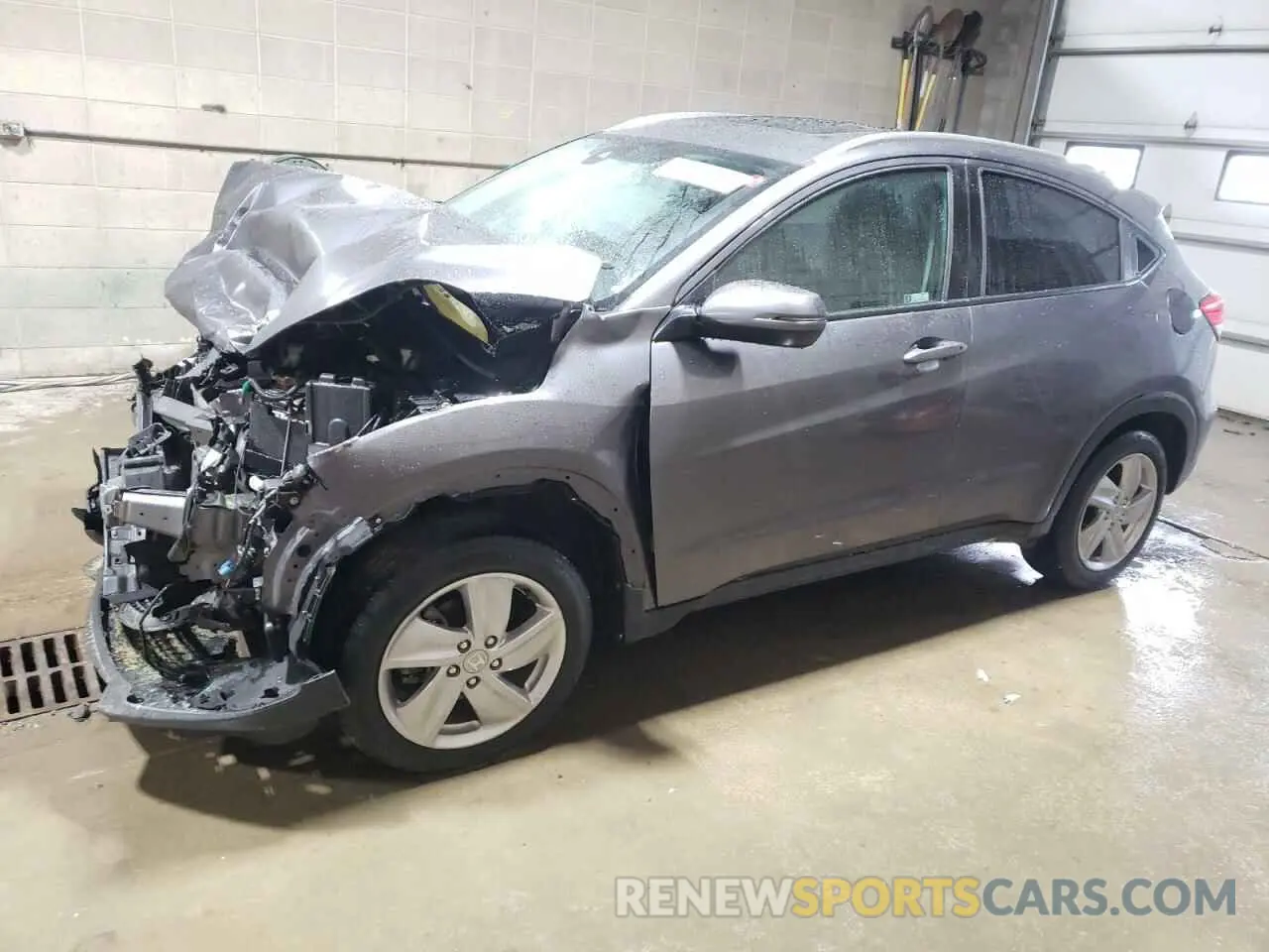 1 Photograph of a damaged car 3CZRU6H54KM717249 HONDA HR-V 2019