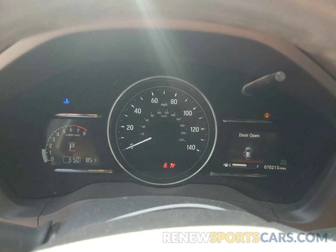 9 Photograph of a damaged car 3CZRU6H54KM725996 HONDA HR-V 2019