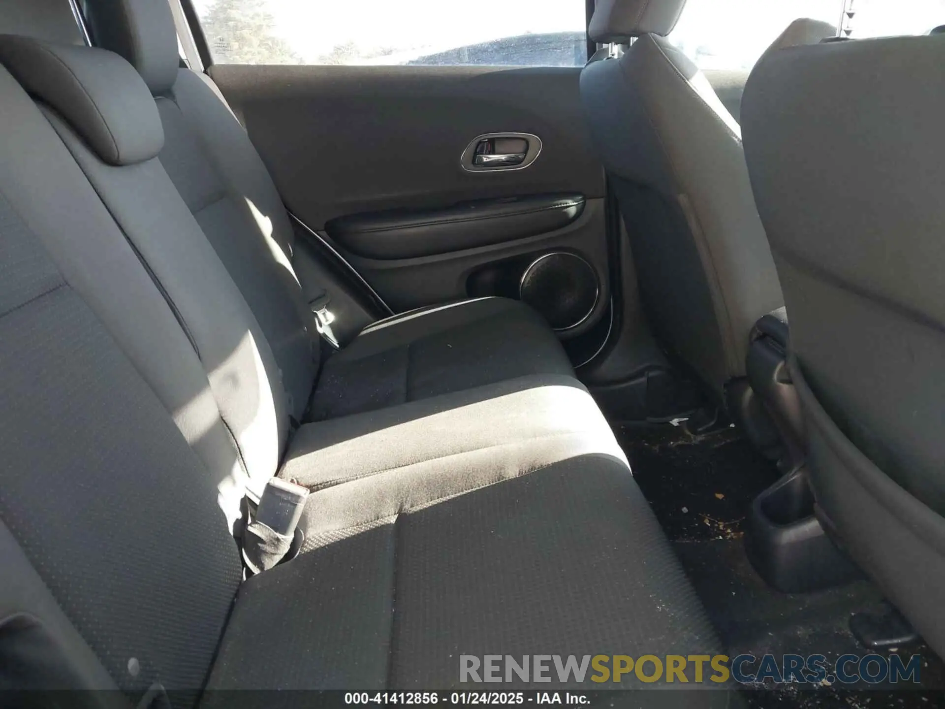 8 Photograph of a damaged car 3CZRU6H54KM737274 HONDA HR-V 2019