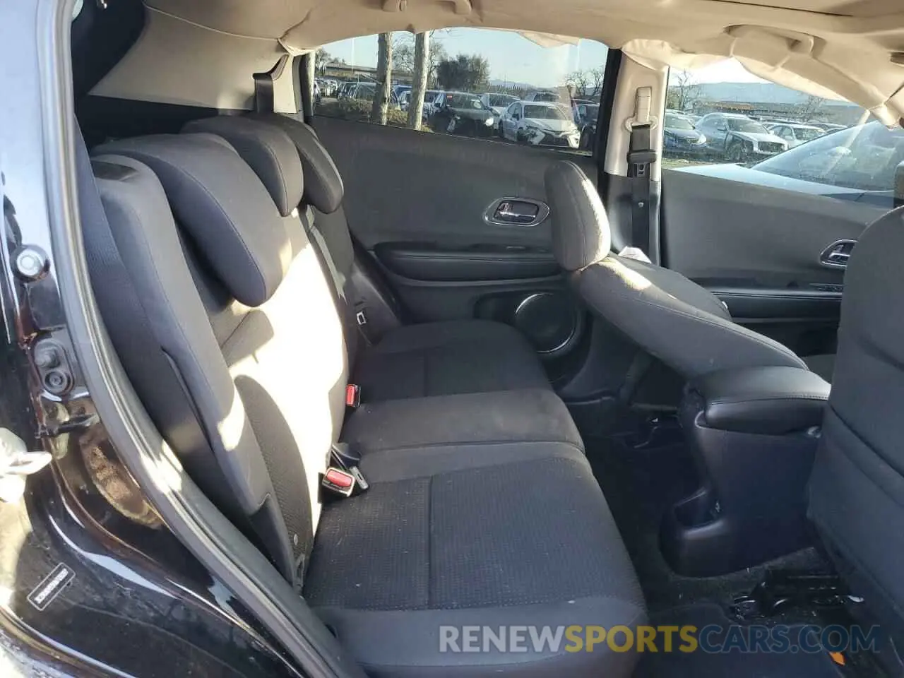 11 Photograph of a damaged car 3CZRU6H55KM709287 HONDA HR-V 2019