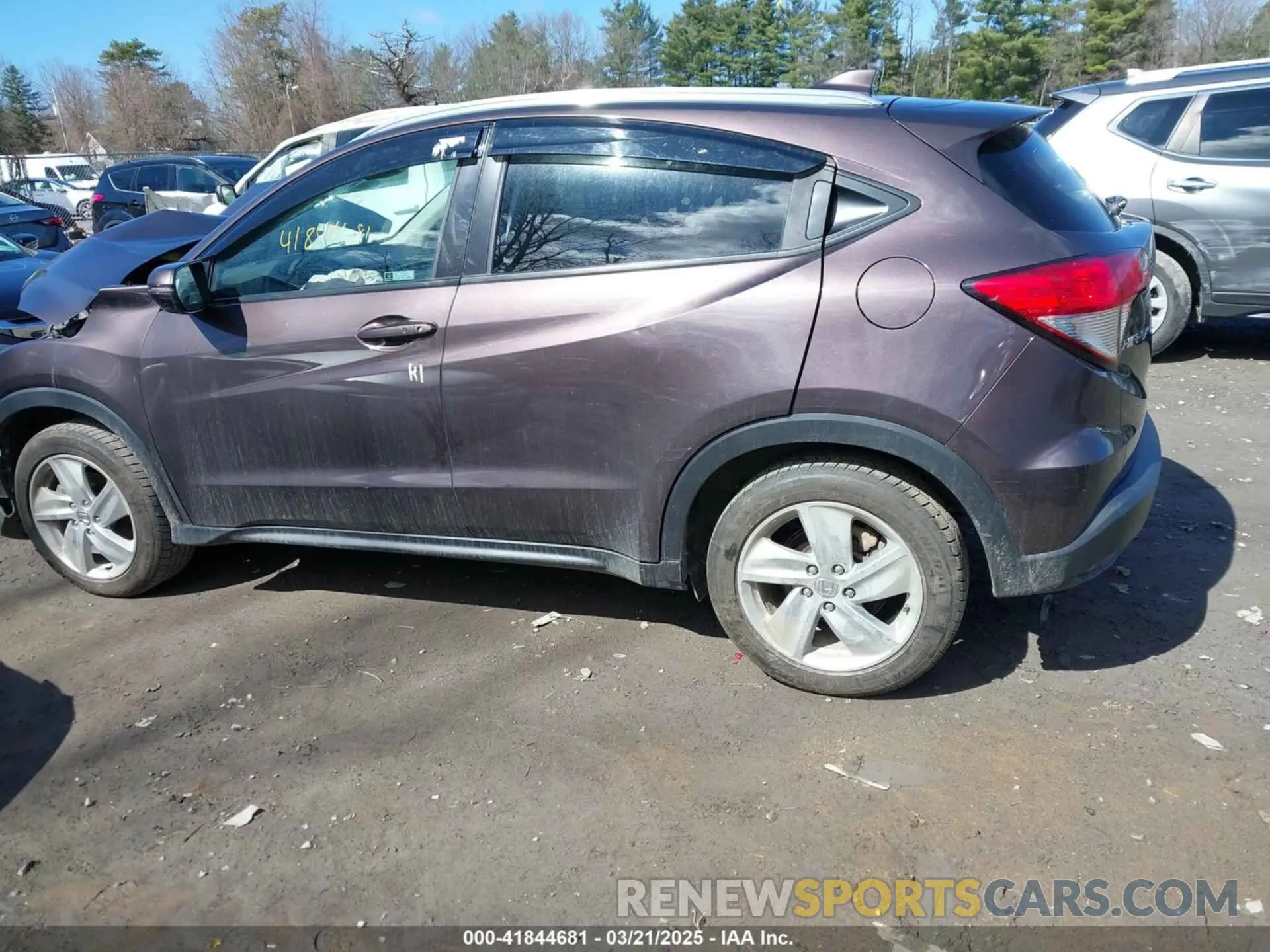 13 Photograph of a damaged car 3CZRU6H55KM721410 HONDA HR-V 2019