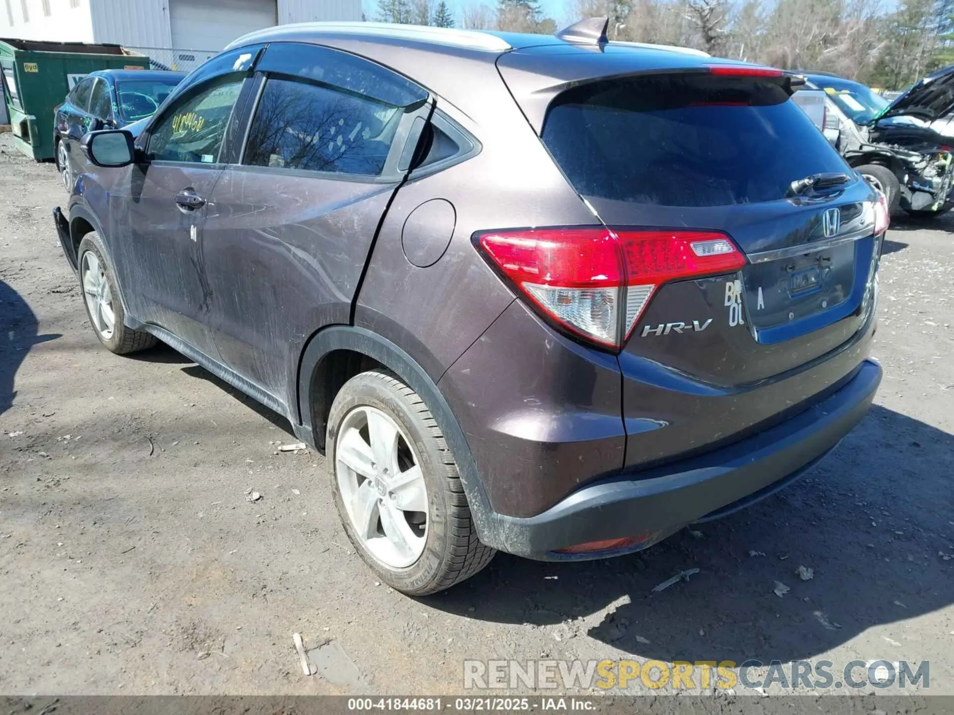 3 Photograph of a damaged car 3CZRU6H55KM721410 HONDA HR-V 2019