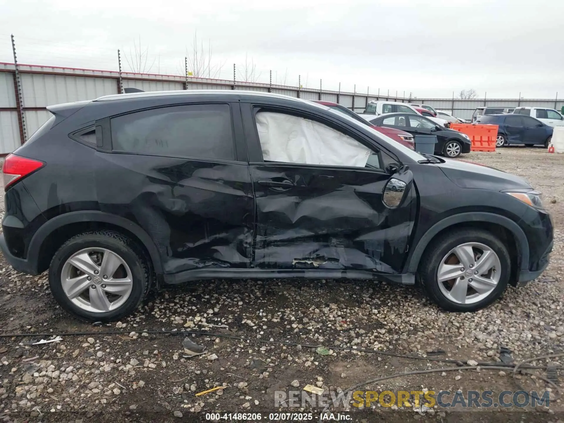 13 Photograph of a damaged car 3CZRU6H55KM722931 HONDA HR-V 2019