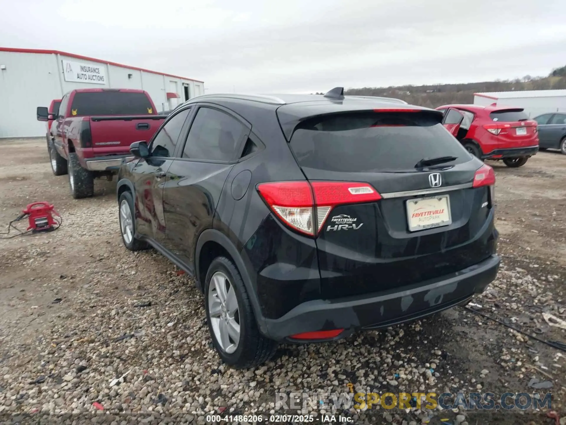 3 Photograph of a damaged car 3CZRU6H55KM722931 HONDA HR-V 2019