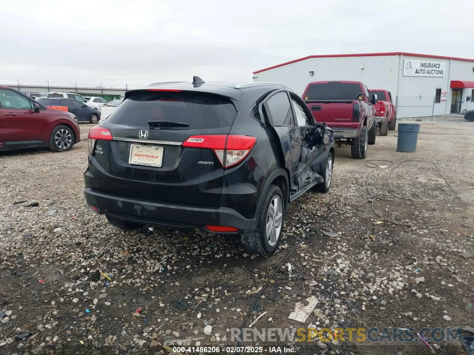 4 Photograph of a damaged car 3CZRU6H55KM722931 HONDA HR-V 2019