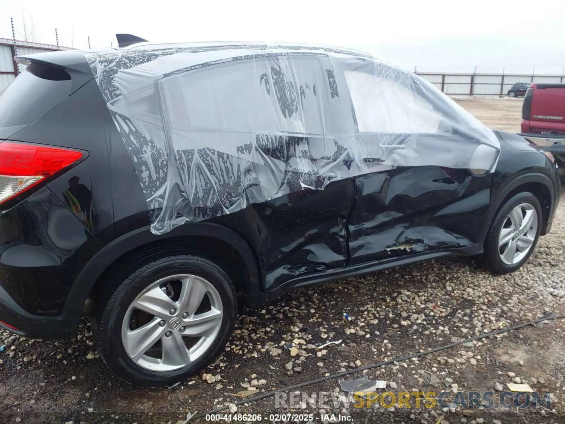 6 Photograph of a damaged car 3CZRU6H55KM722931 HONDA HR-V 2019