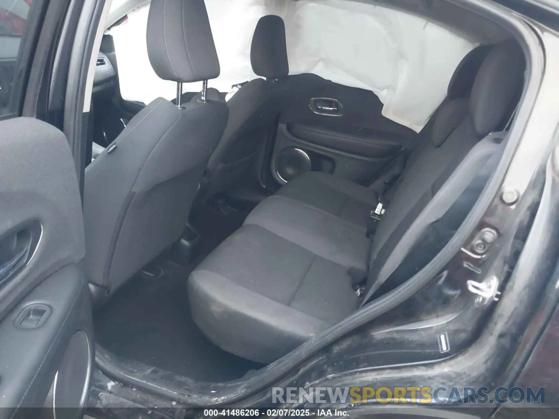 8 Photograph of a damaged car 3CZRU6H55KM722931 HONDA HR-V 2019
