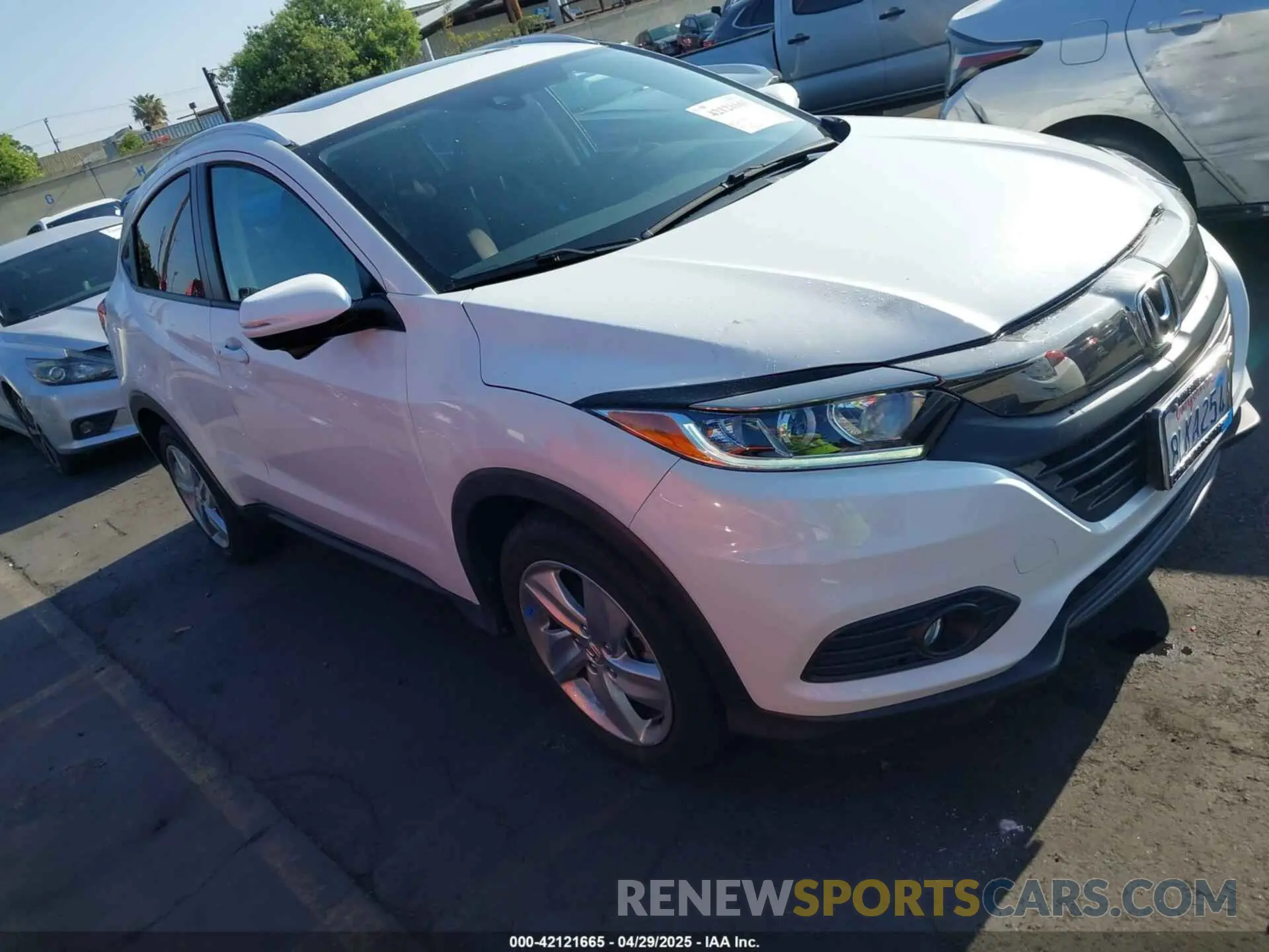 1 Photograph of a damaged car 3CZRU6H55KM726364 HONDA HR-V 2019