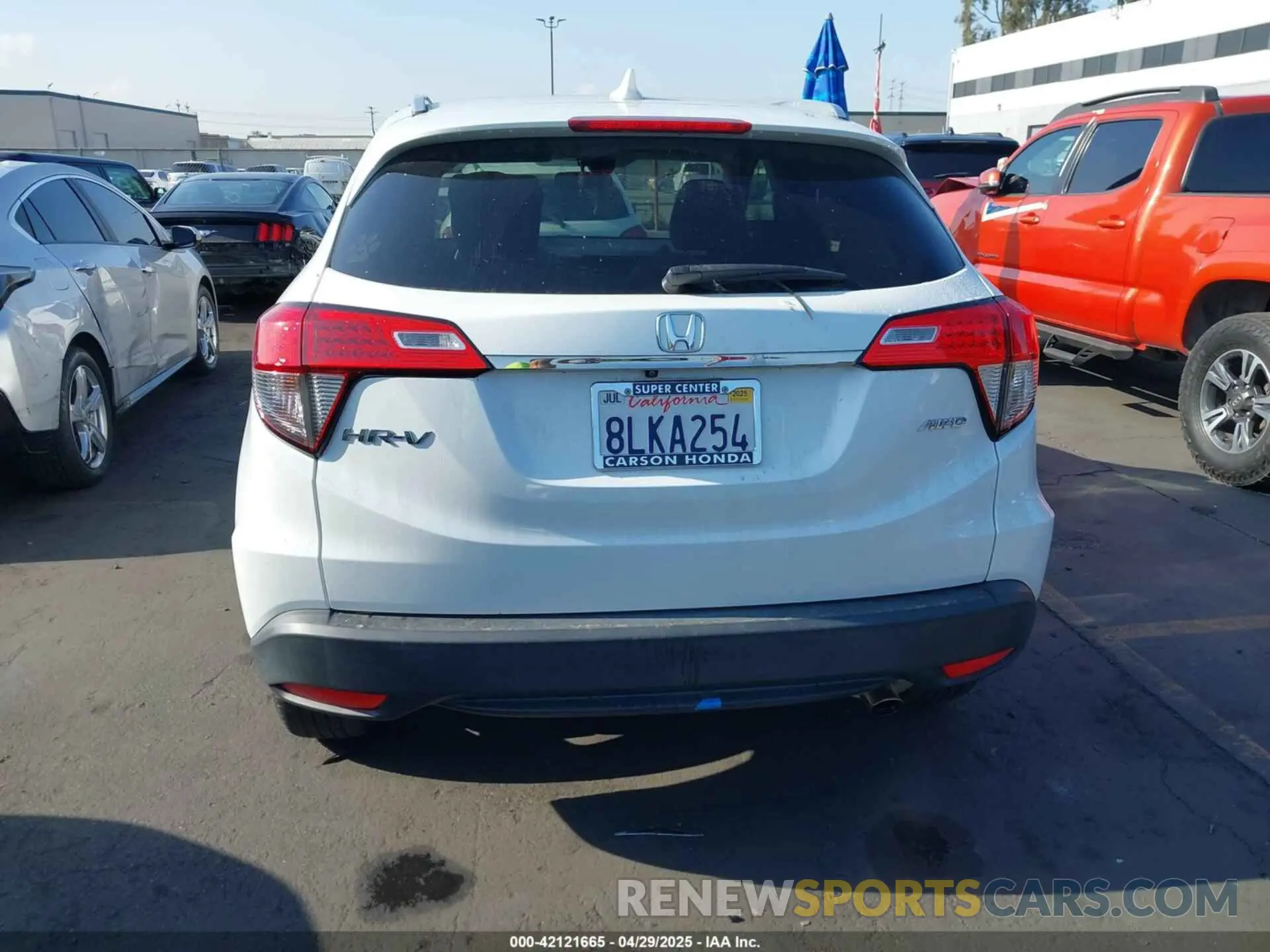 16 Photograph of a damaged car 3CZRU6H55KM726364 HONDA HR-V 2019