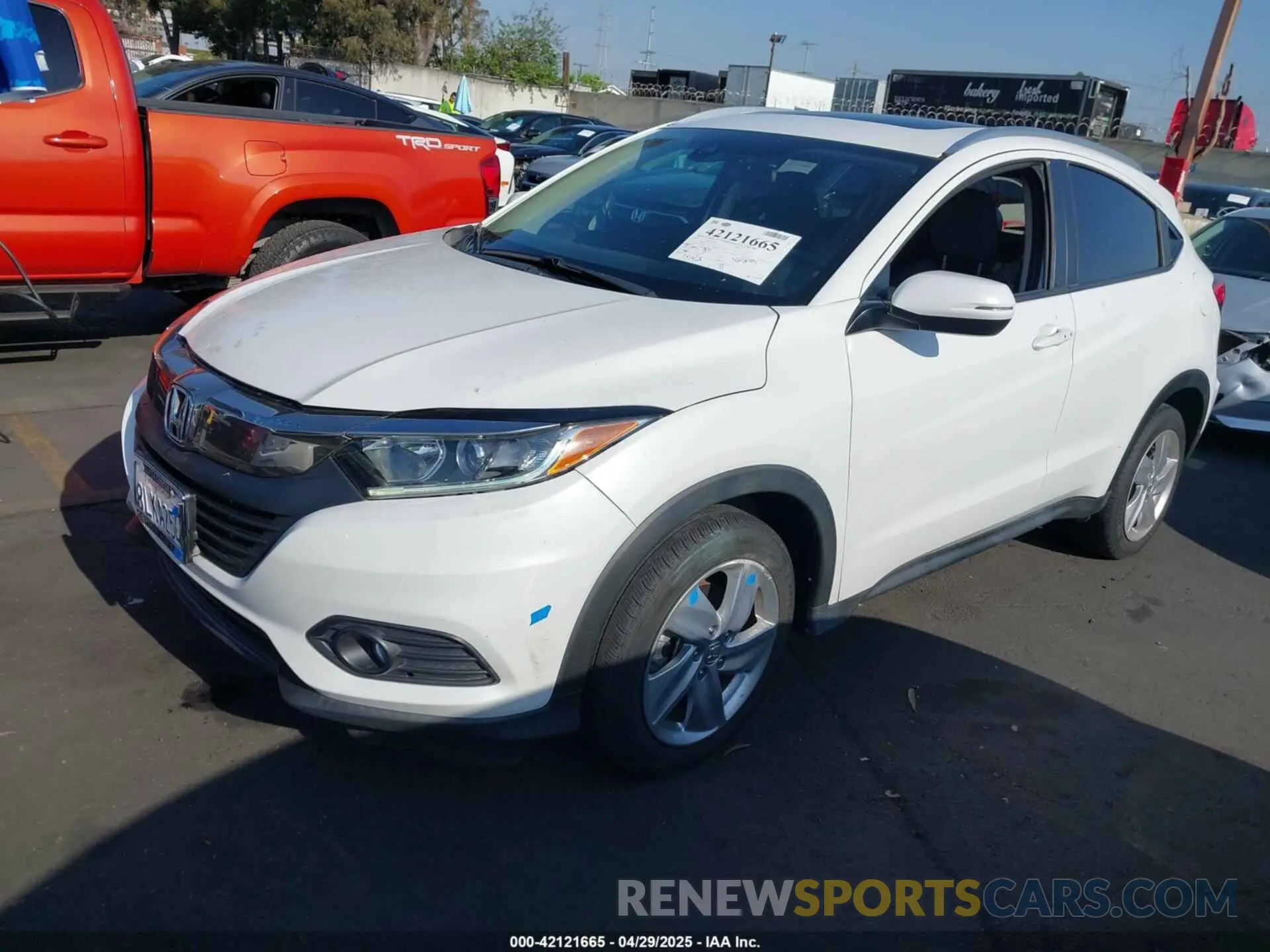 2 Photograph of a damaged car 3CZRU6H55KM726364 HONDA HR-V 2019