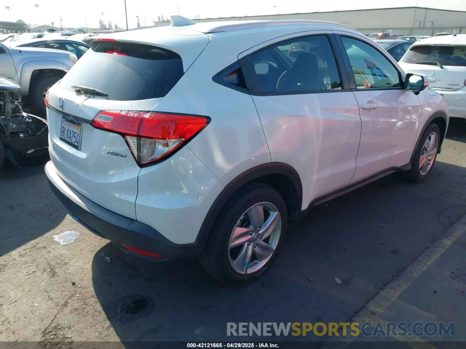 4 Photograph of a damaged car 3CZRU6H55KM726364 HONDA HR-V 2019