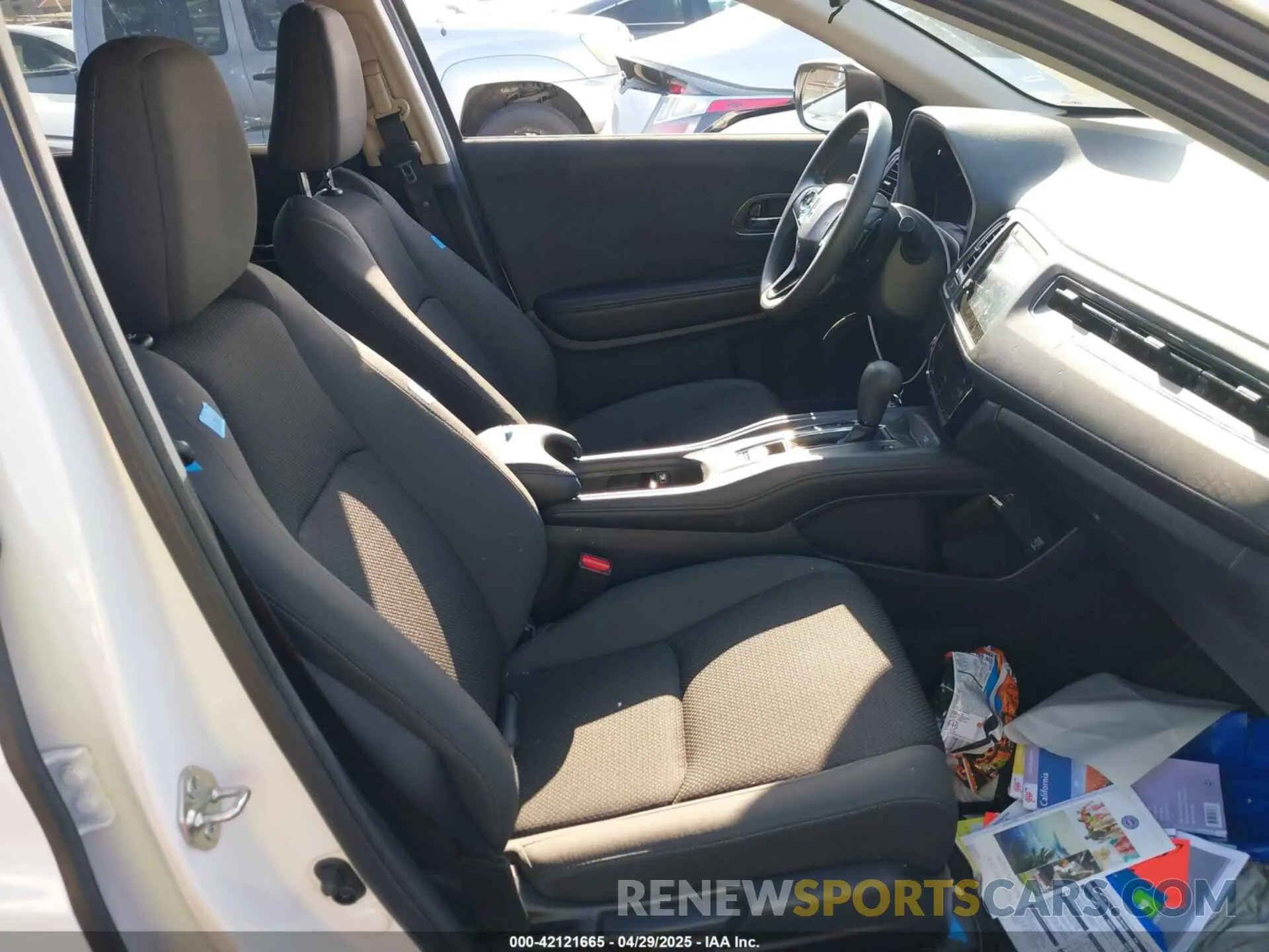 5 Photograph of a damaged car 3CZRU6H55KM726364 HONDA HR-V 2019