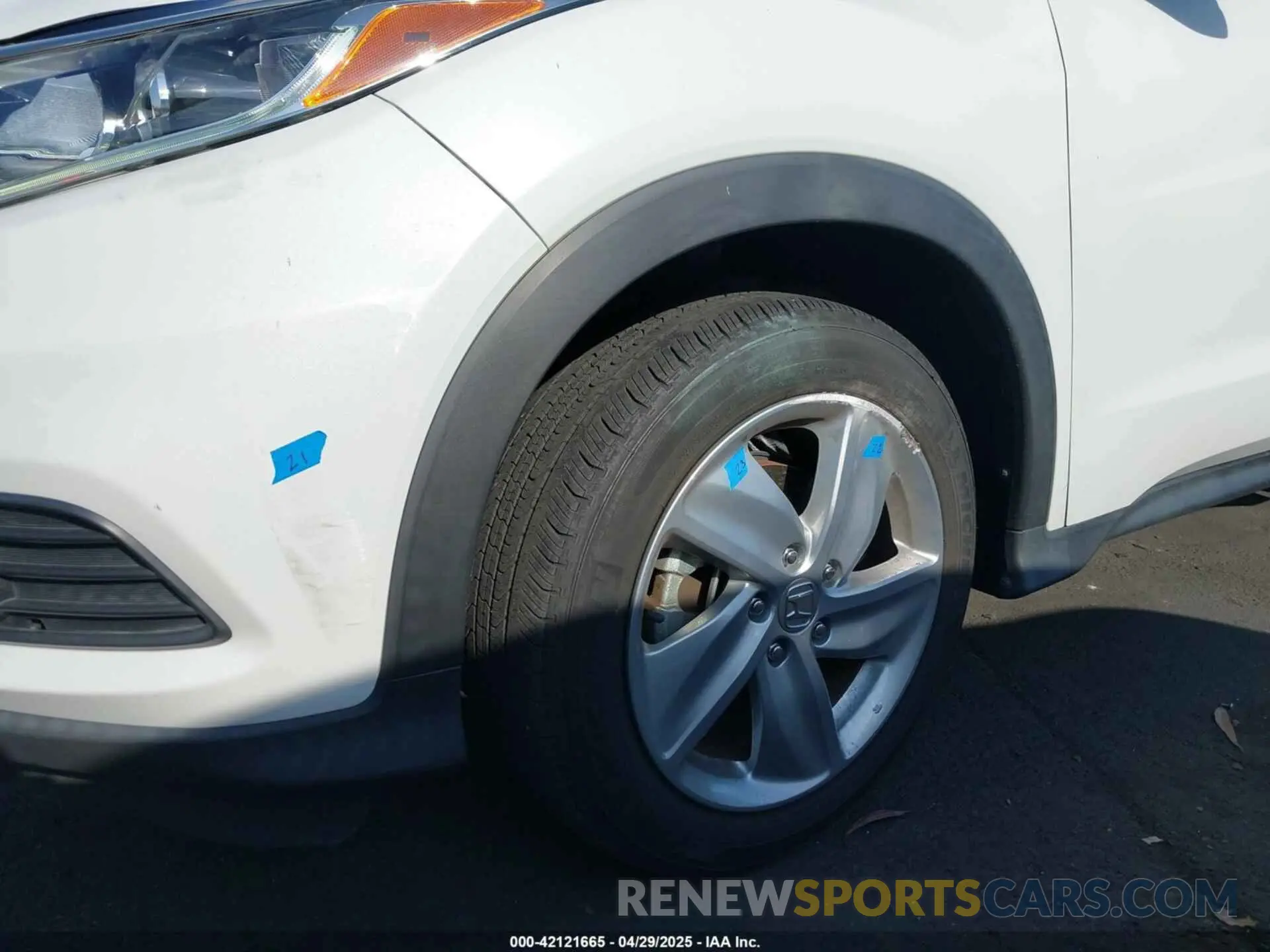 6 Photograph of a damaged car 3CZRU6H55KM726364 HONDA HR-V 2019