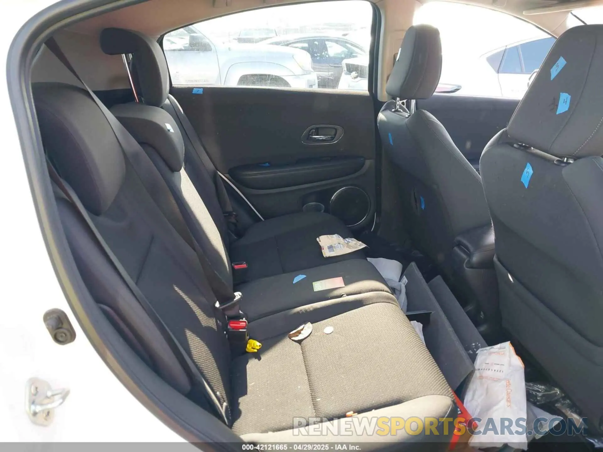 8 Photograph of a damaged car 3CZRU6H55KM726364 HONDA HR-V 2019