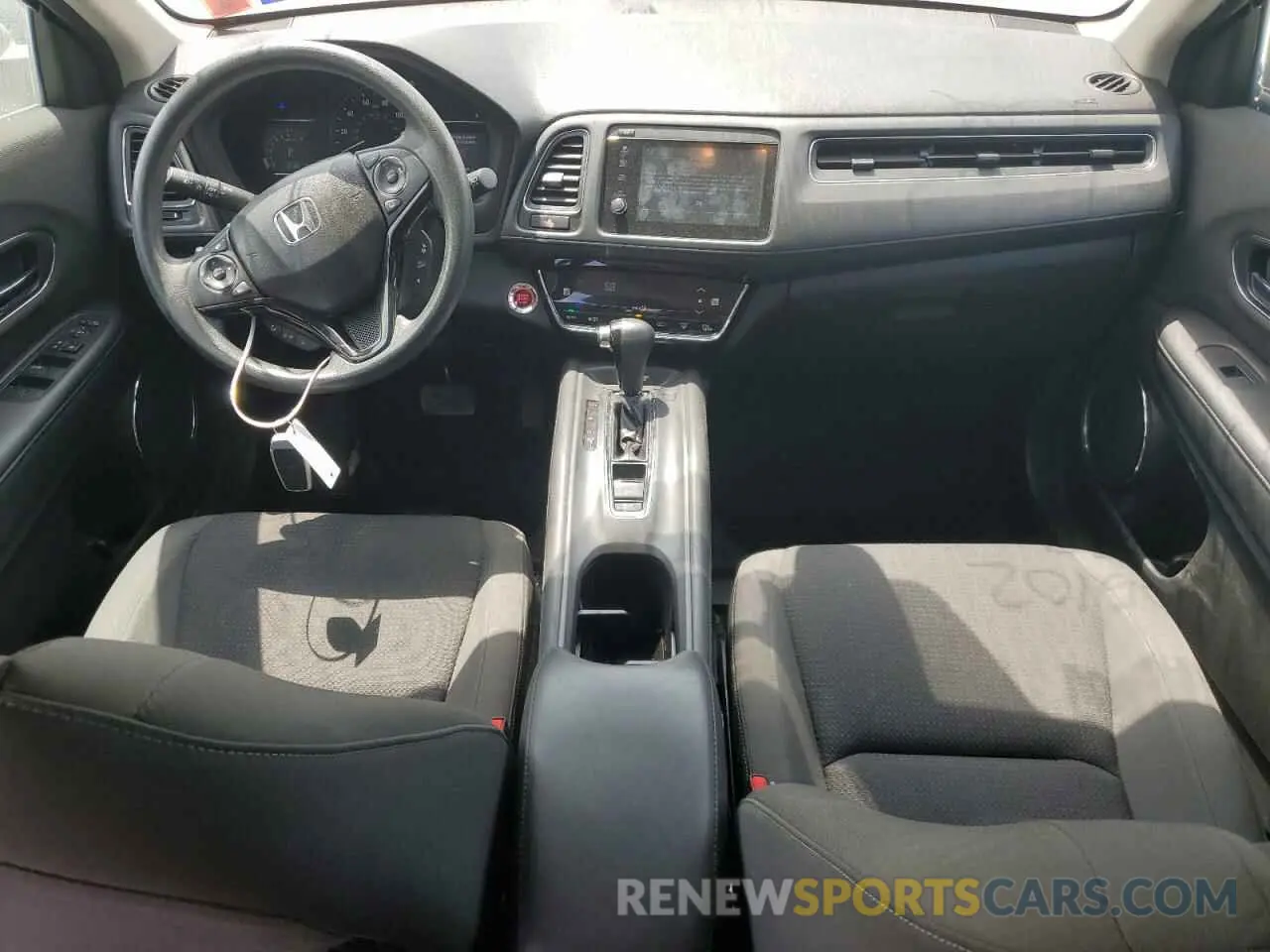 8 Photograph of a damaged car 3CZRU6H56KM718659 HONDA HR-V 2019