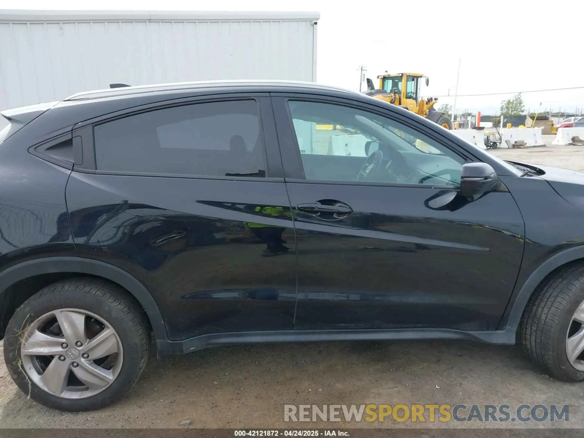 13 Photograph of a damaged car 3CZRU6H56KM719942 HONDA HR-V 2019