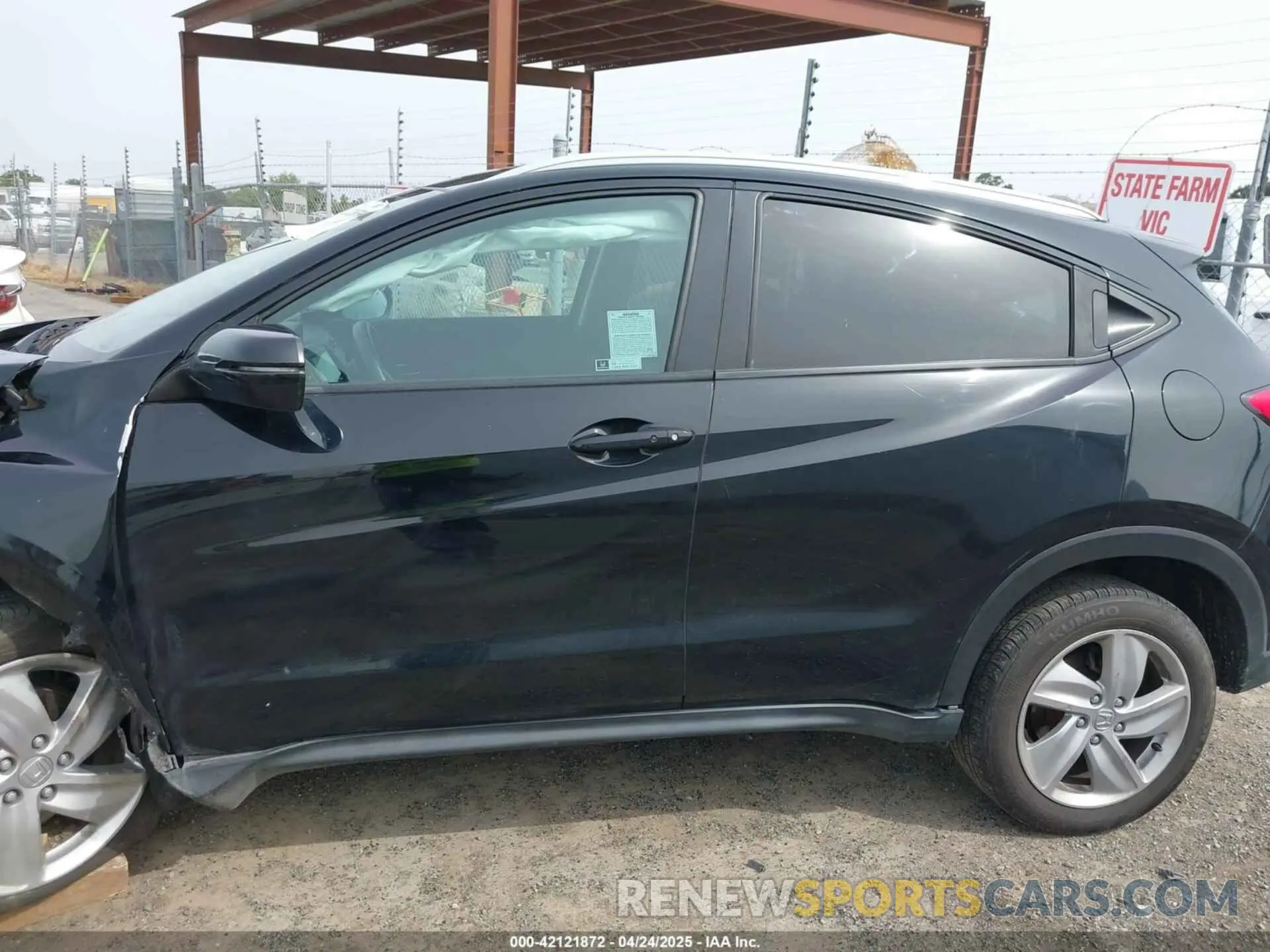 14 Photograph of a damaged car 3CZRU6H56KM719942 HONDA HR-V 2019