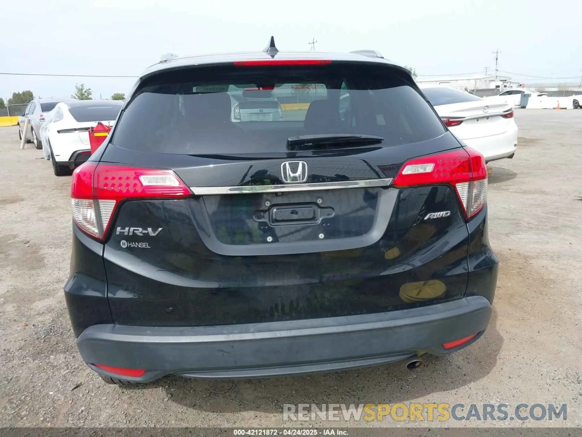 16 Photograph of a damaged car 3CZRU6H56KM719942 HONDA HR-V 2019