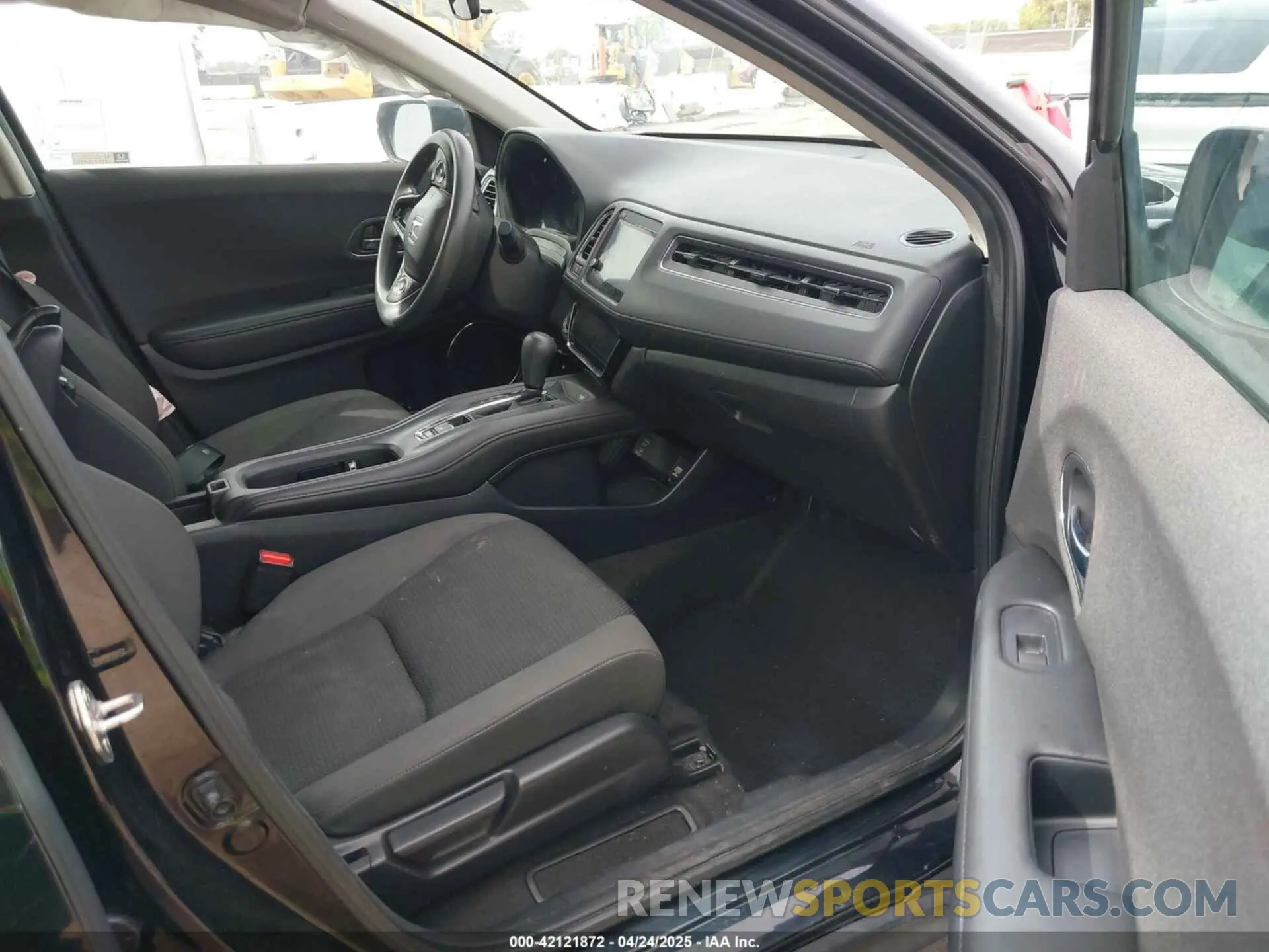 5 Photograph of a damaged car 3CZRU6H56KM719942 HONDA HR-V 2019
