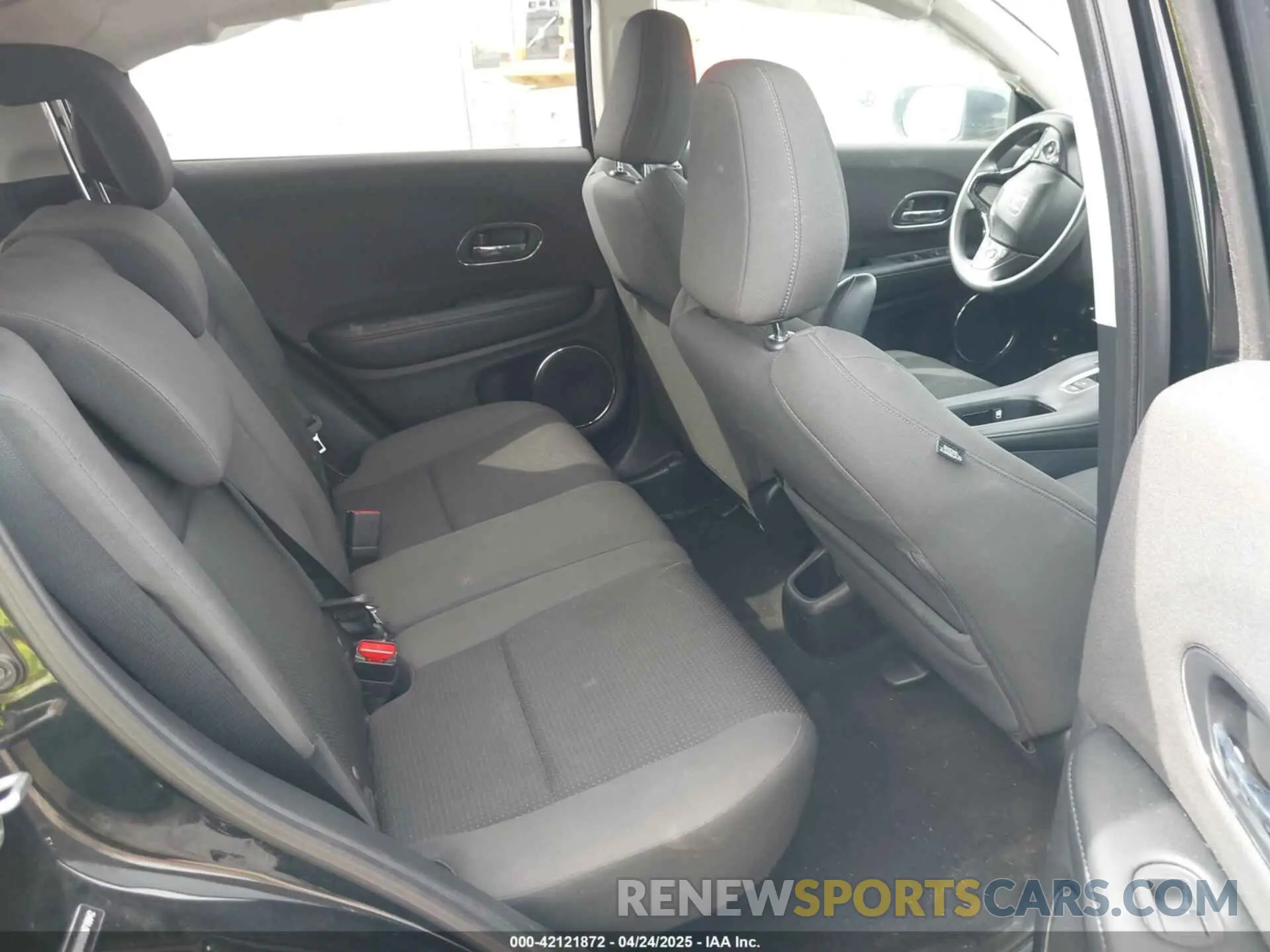 8 Photograph of a damaged car 3CZRU6H56KM719942 HONDA HR-V 2019
